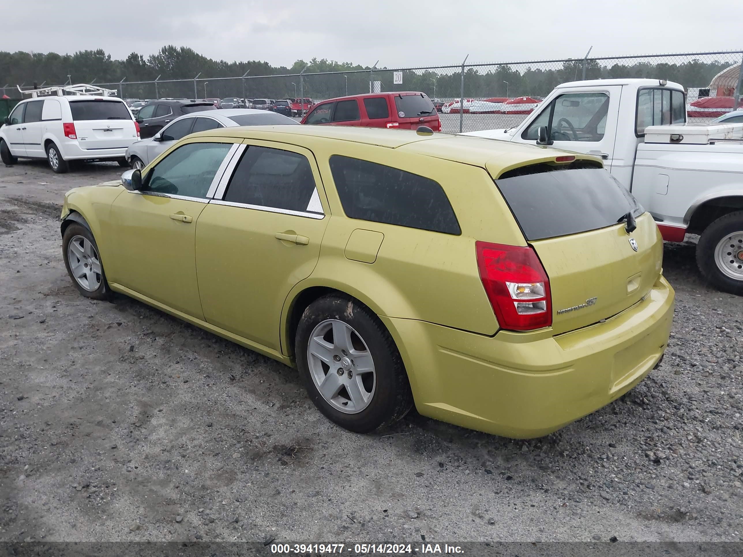 Photo 2 VIN: 2D4FV48V35H138009 - DODGE MAGNUM 