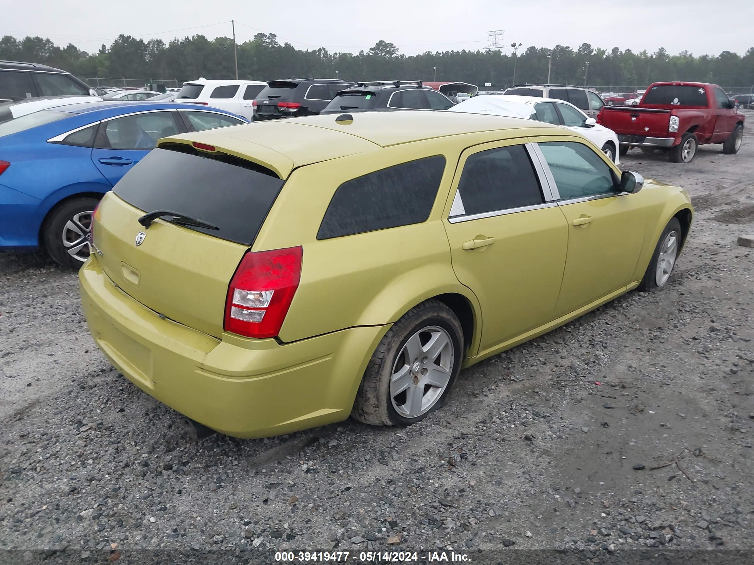 Photo 3 VIN: 2D4FV48V35H138009 - DODGE MAGNUM 