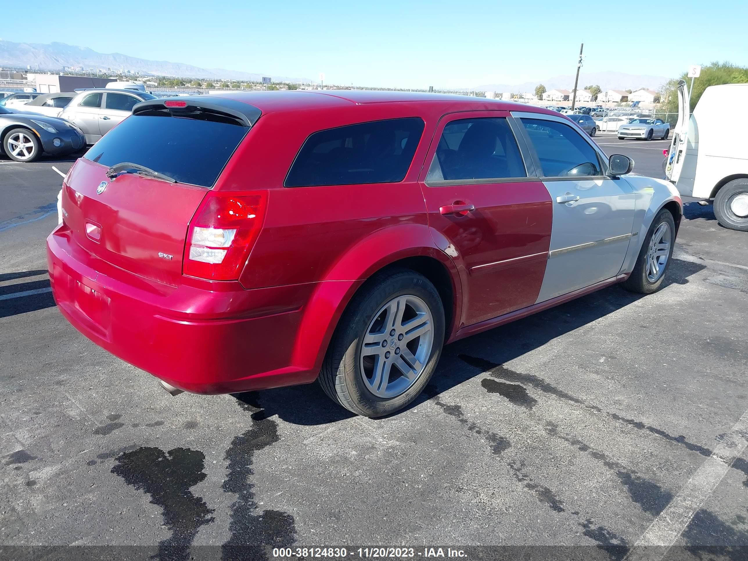 Photo 3 VIN: 2D4FV48V35H535493 - DODGE MAGNUM 