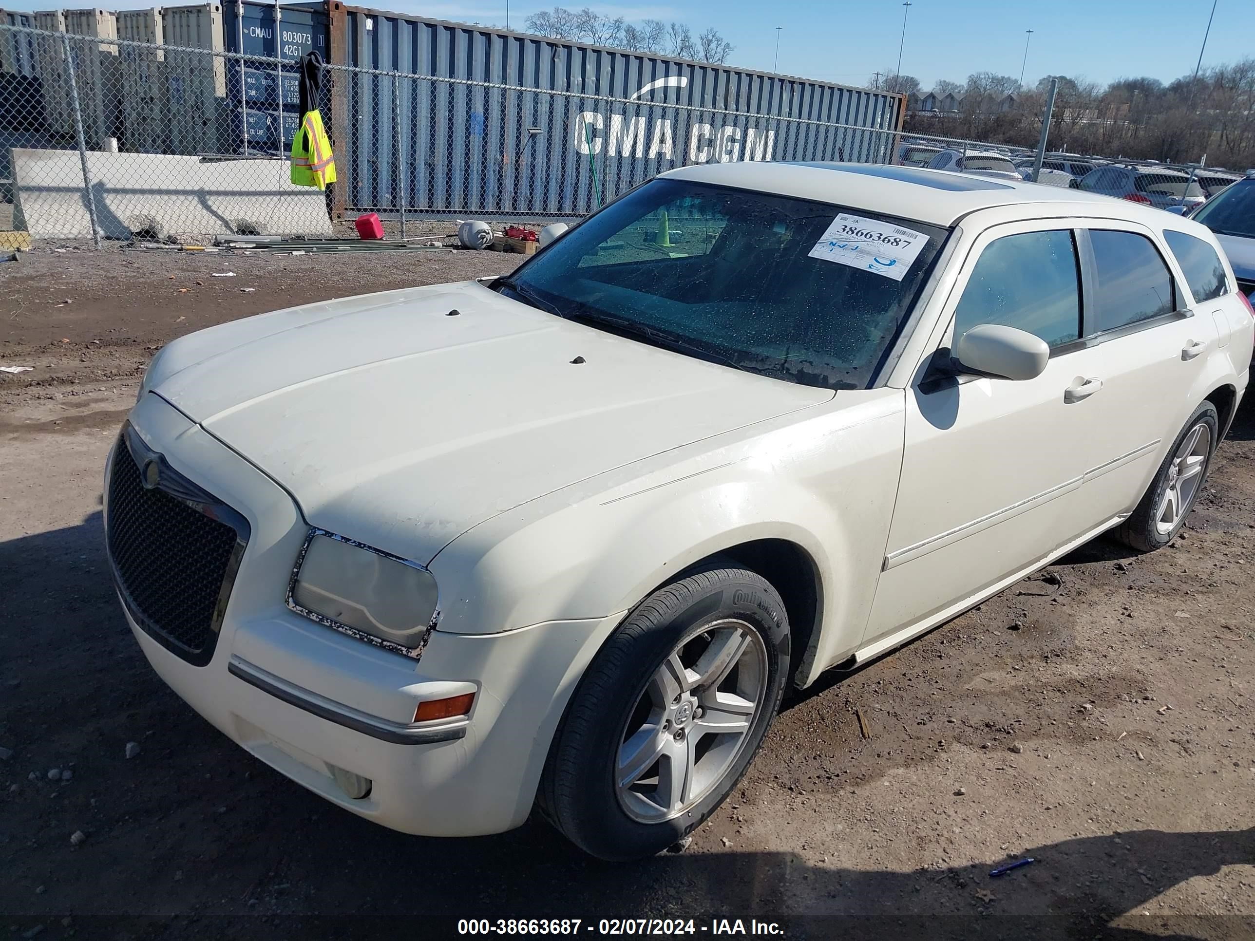 Photo 1 VIN: 2D4FV48V85H677340 - DODGE MAGNUM 