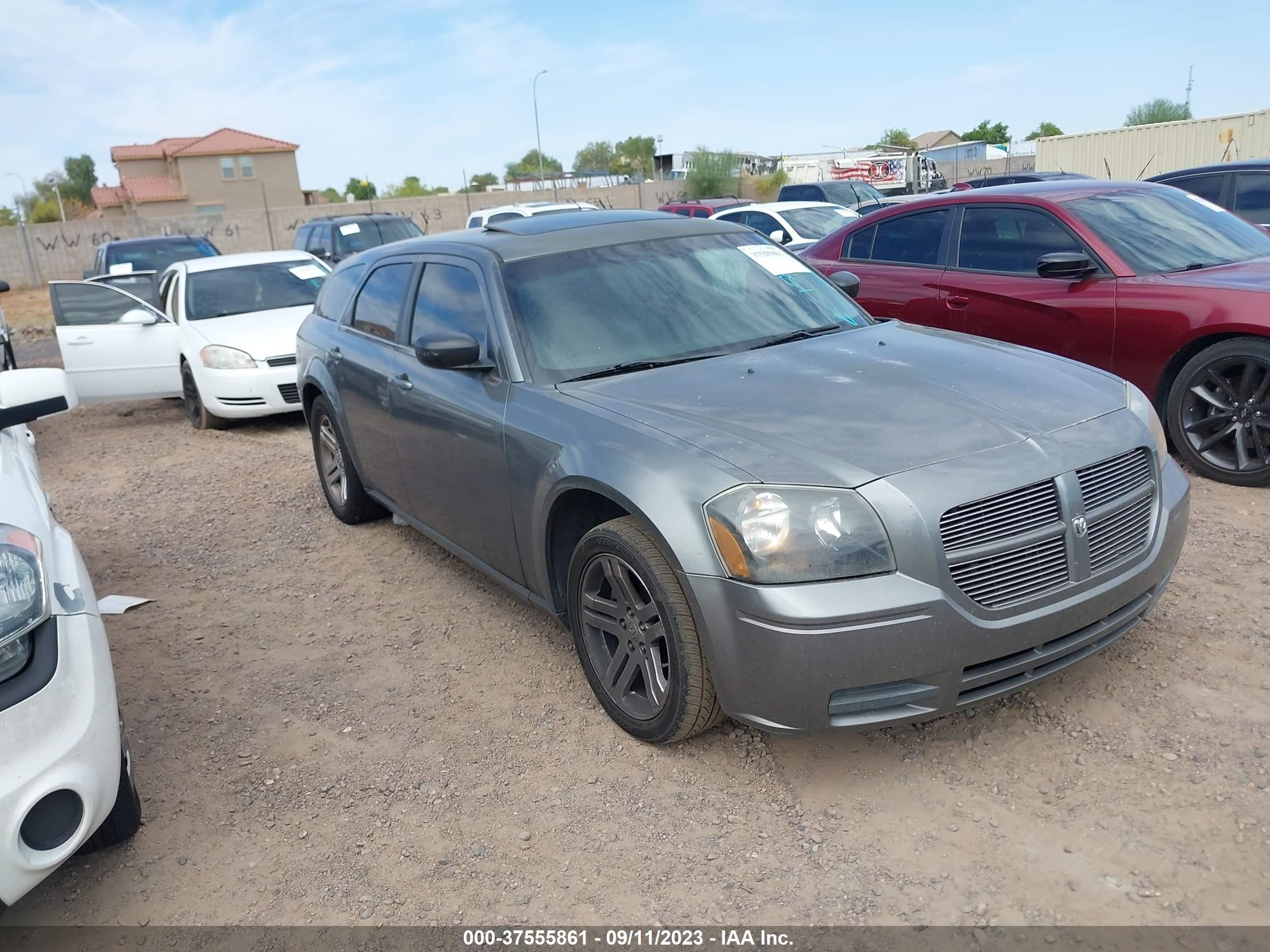 Photo 0 VIN: 2D4FV48V95H158328 - DODGE MAGNUM 