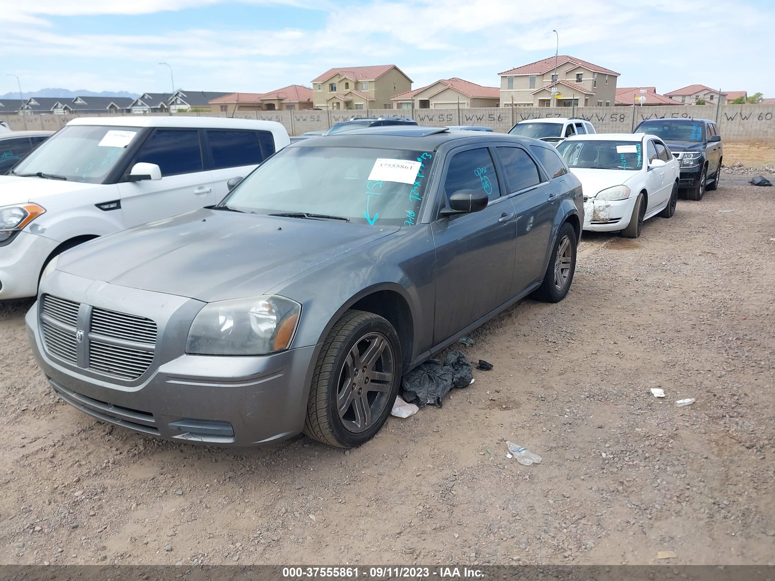 Photo 1 VIN: 2D4FV48V95H158328 - DODGE MAGNUM 