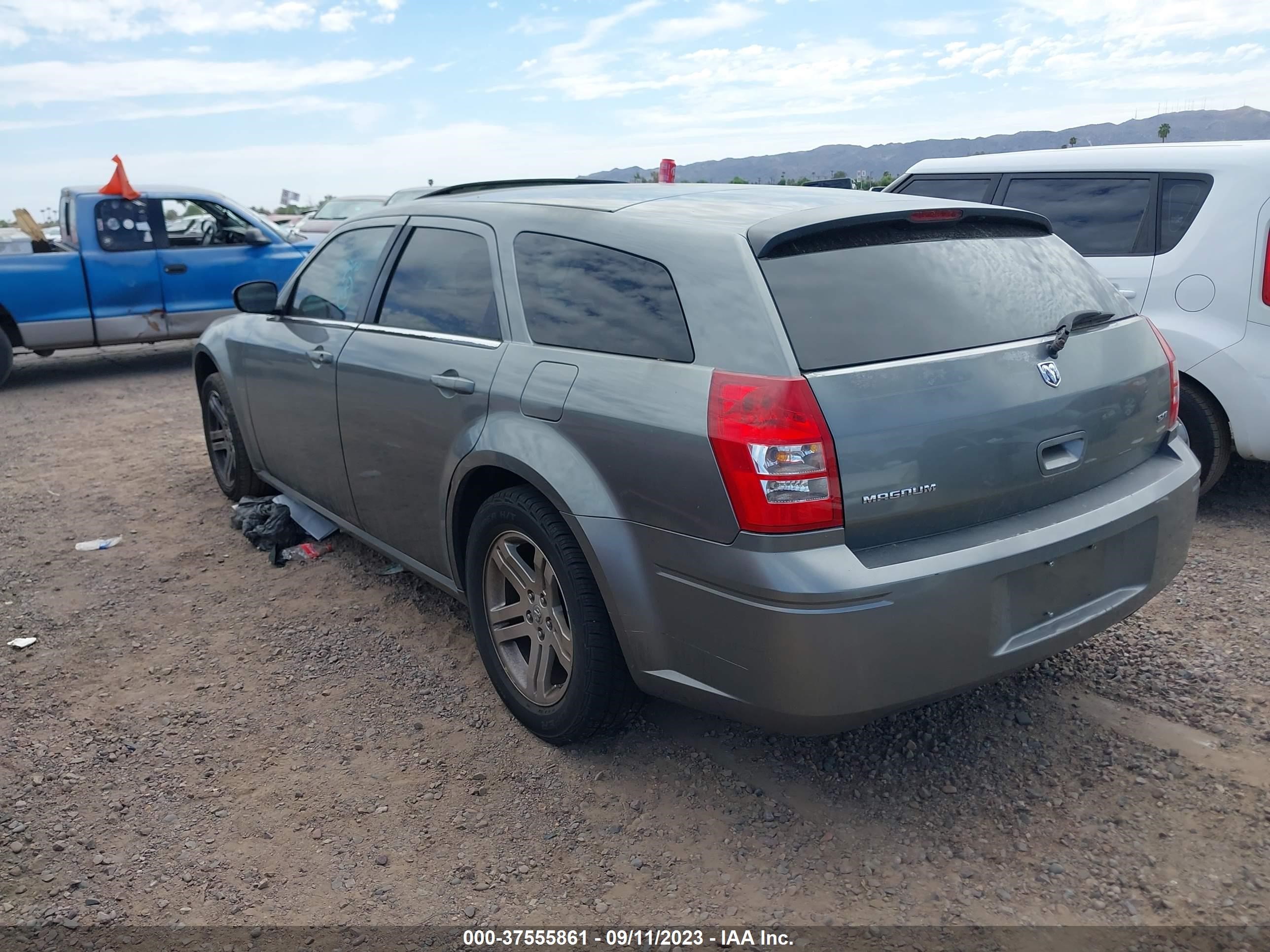 Photo 2 VIN: 2D4FV48V95H158328 - DODGE MAGNUM 