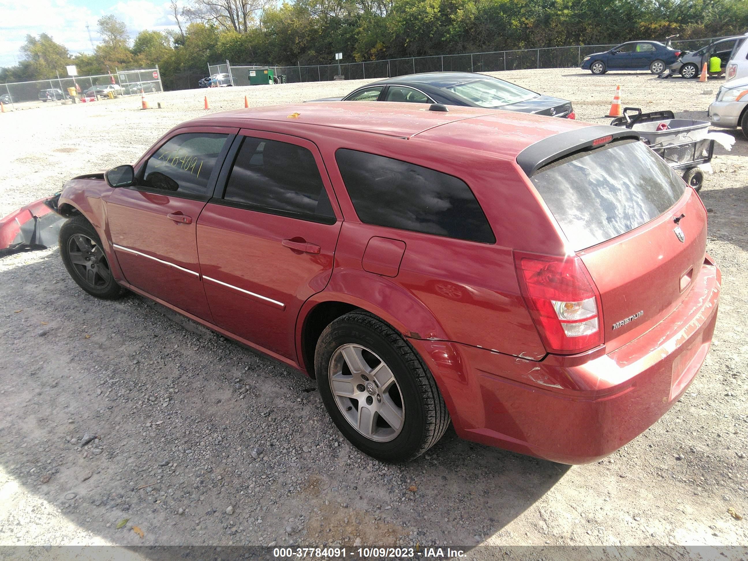 Photo 2 VIN: 2D4FV48V95H679467 - DODGE MAGNUM 