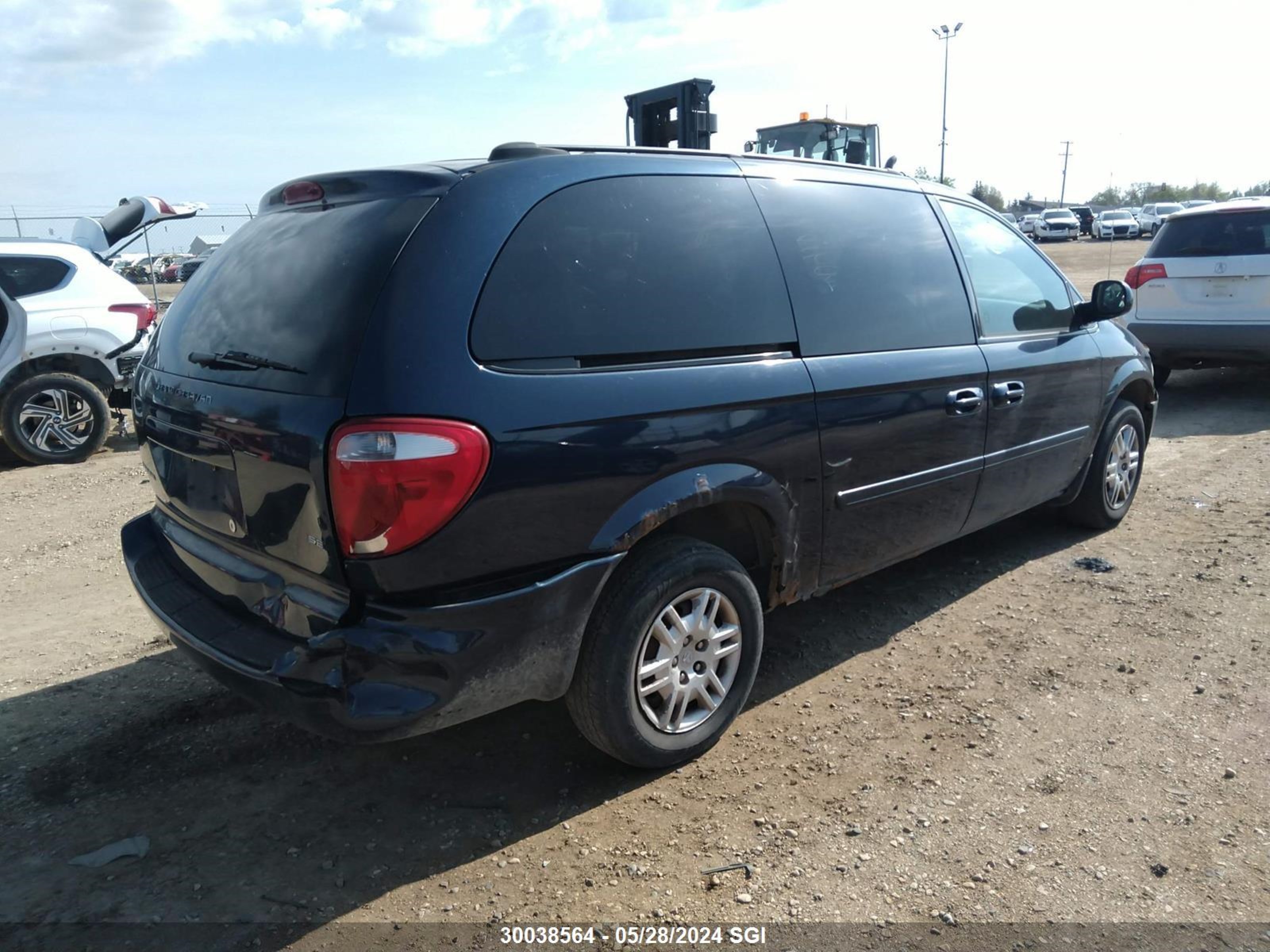 Photo 3 VIN: 2D4GP24R05R300488 - DODGE CARAVAN 