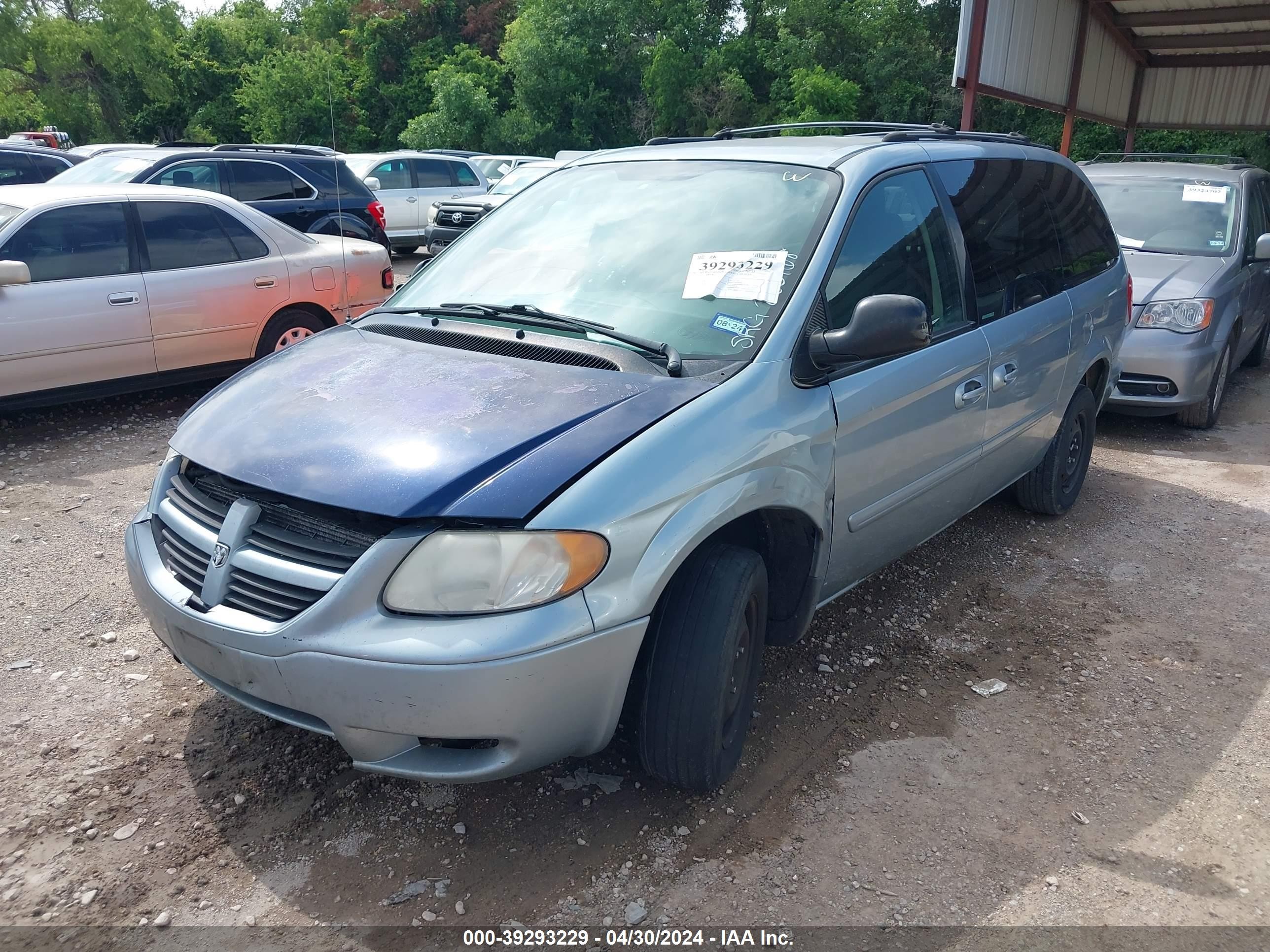 Photo 1 VIN: 2D4GP24R15R225168 - DODGE CARAVAN 