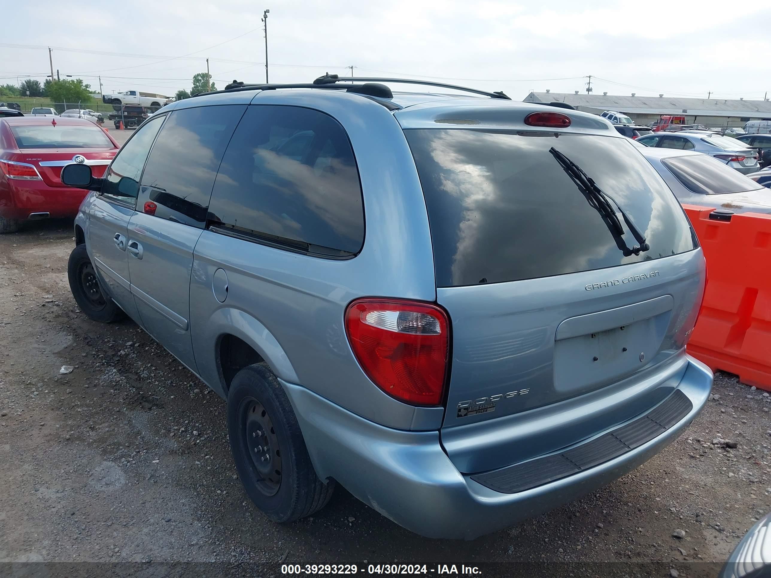 Photo 2 VIN: 2D4GP24R15R225168 - DODGE CARAVAN 