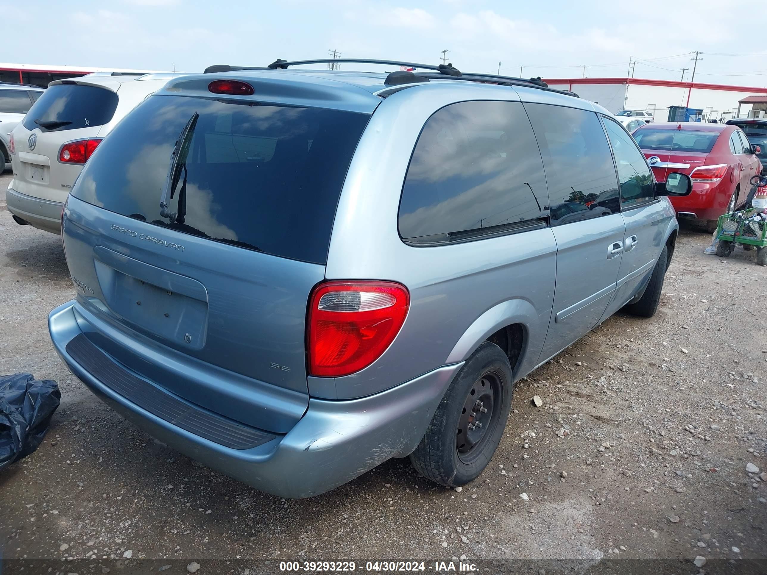 Photo 3 VIN: 2D4GP24R15R225168 - DODGE CARAVAN 