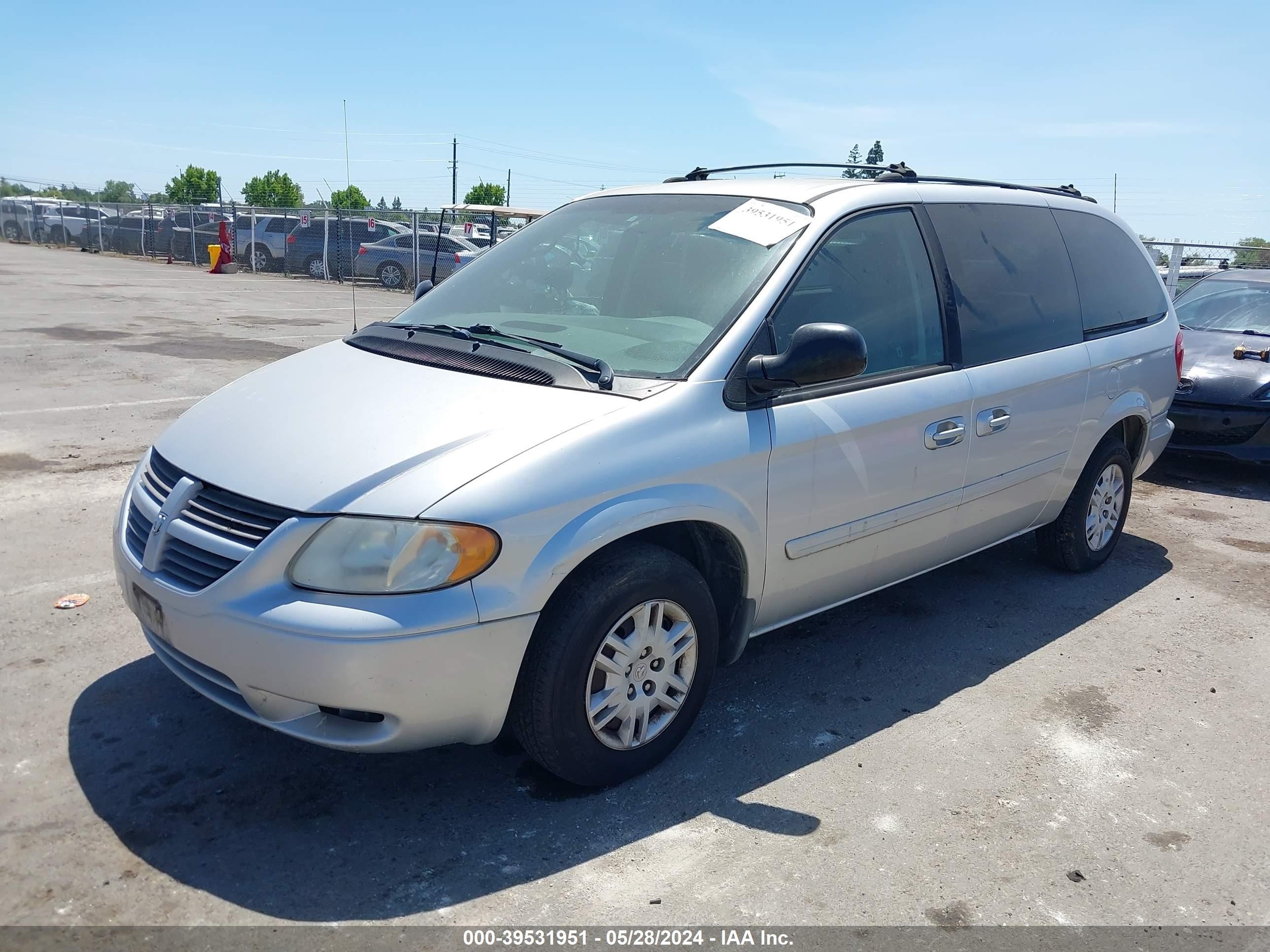 Photo 1 VIN: 2D4GP24R65R308756 - DODGE CARAVAN 