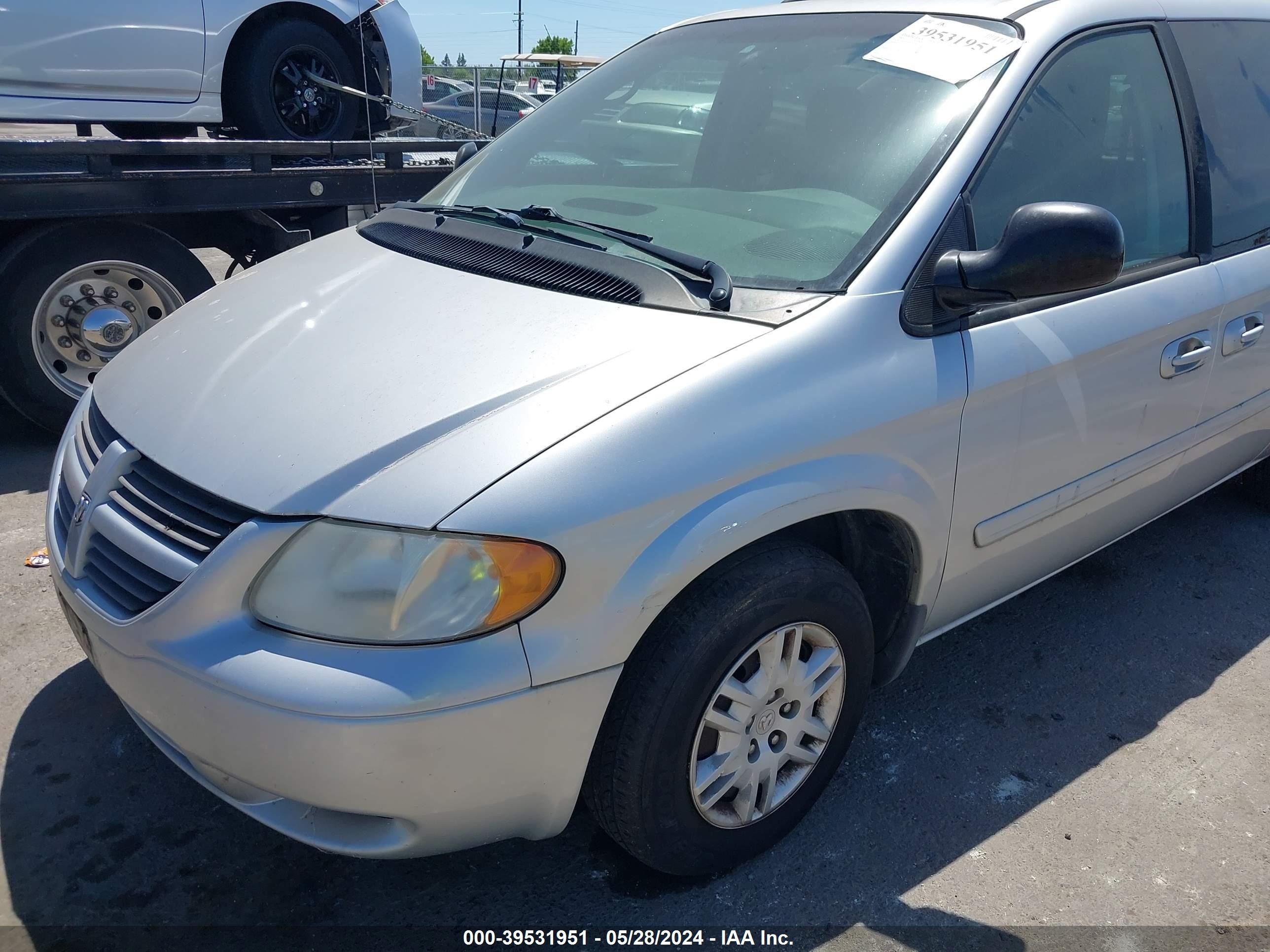 Photo 5 VIN: 2D4GP24R65R308756 - DODGE CARAVAN 