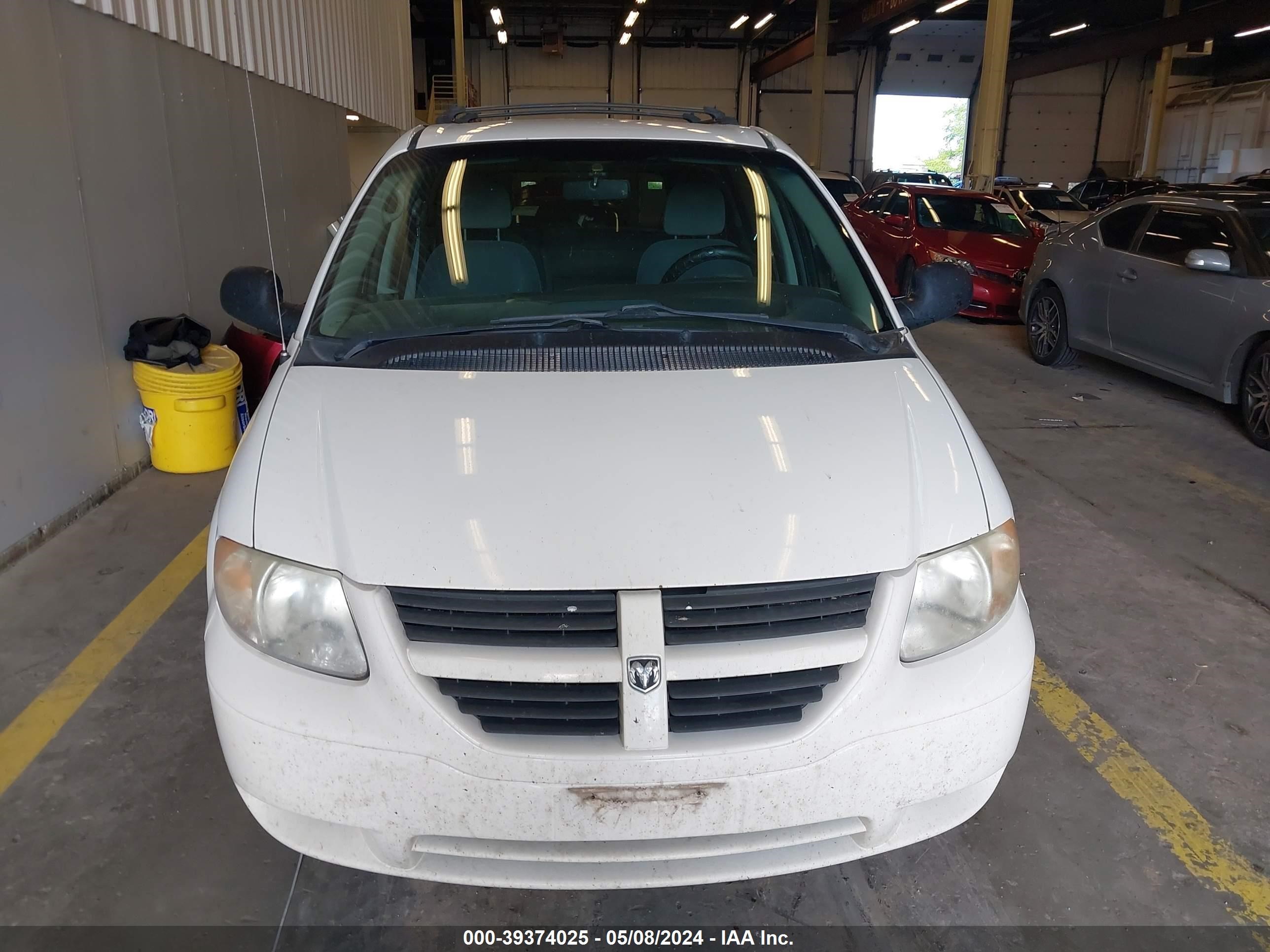 Photo 11 VIN: 2D4GP24R95R308878 - DODGE CARAVAN 