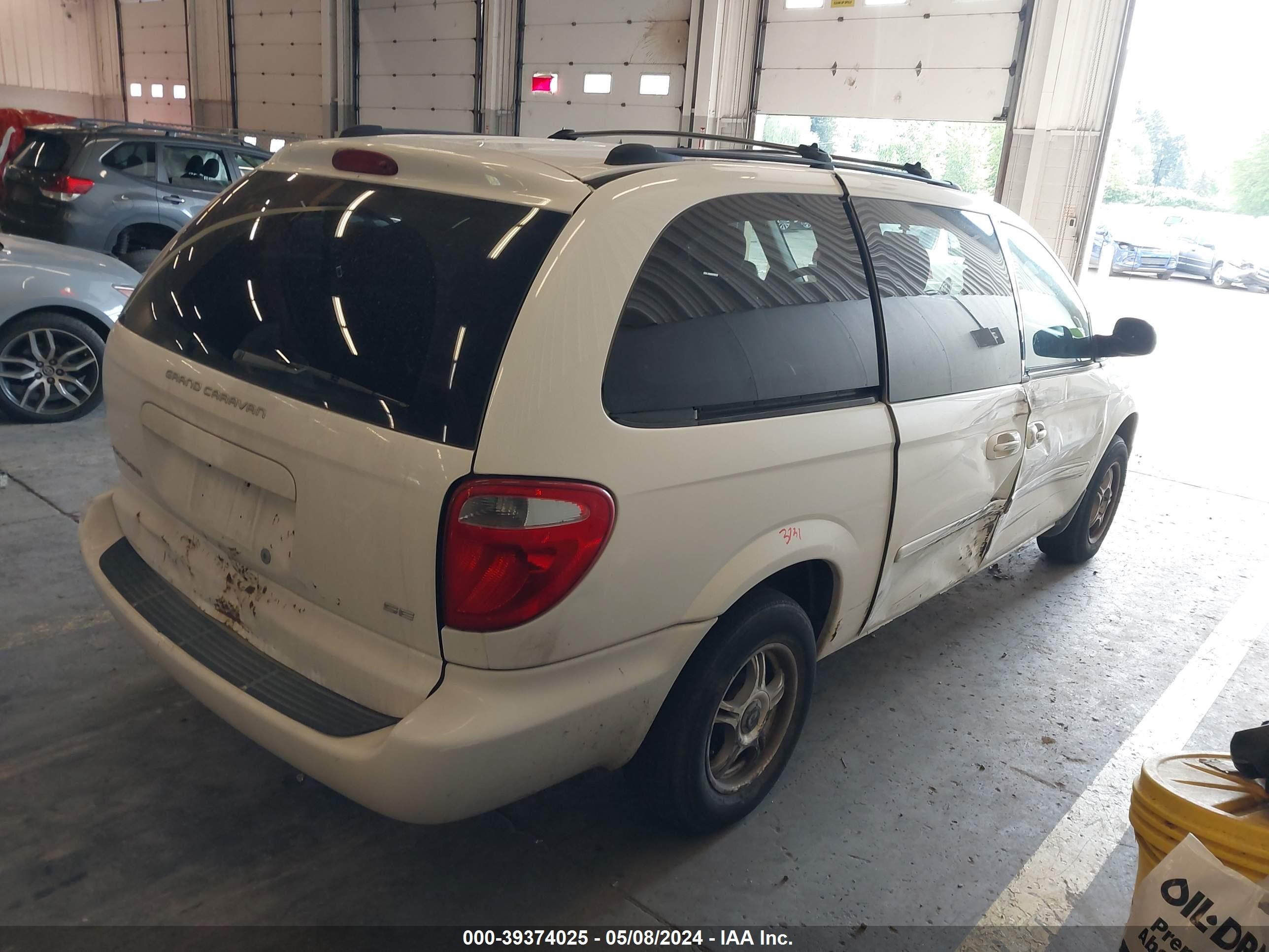 Photo 3 VIN: 2D4GP24R95R308878 - DODGE CARAVAN 