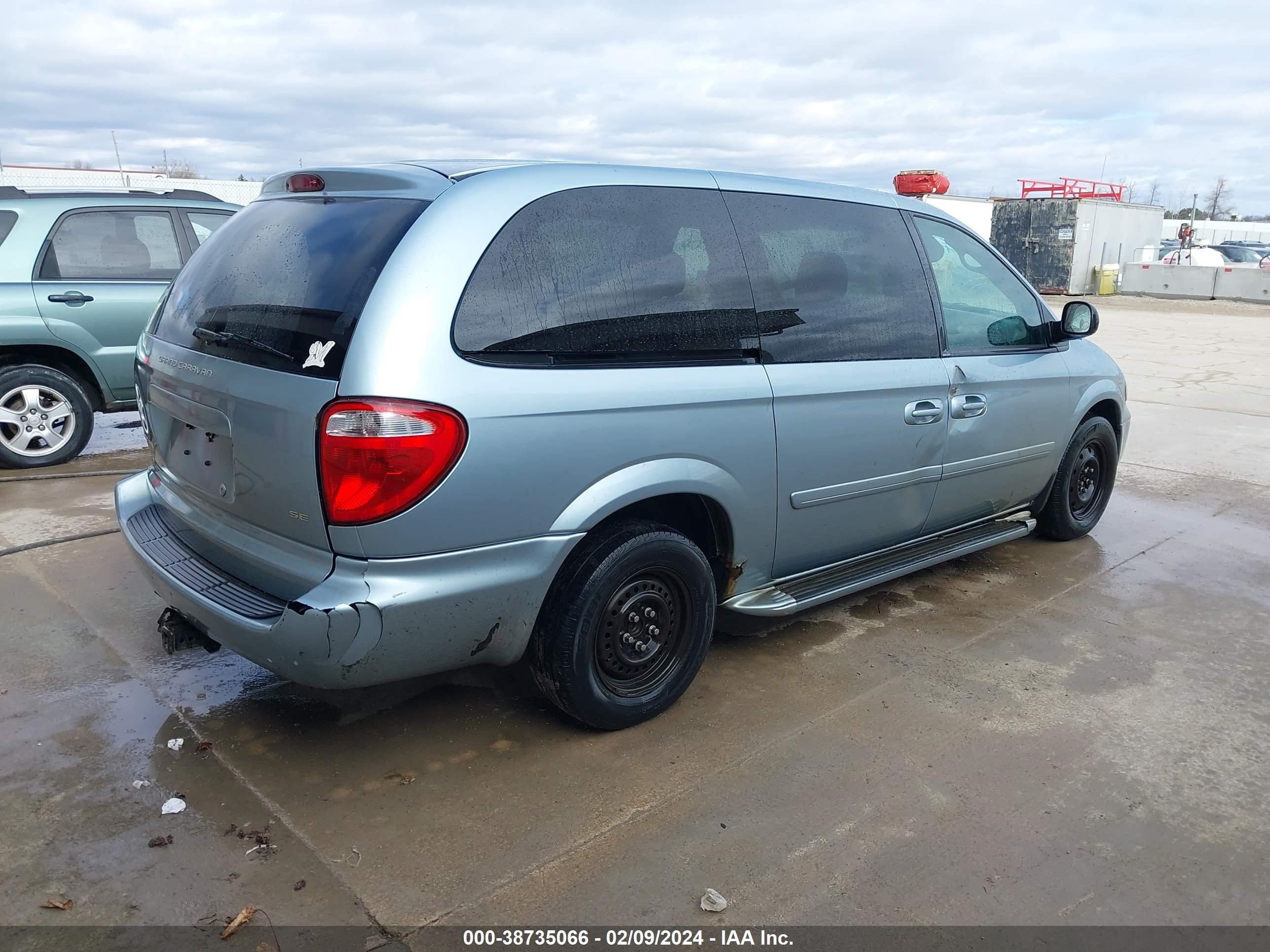 Photo 3 VIN: 2D4GP24RX5R298412 - DODGE CARAVAN 