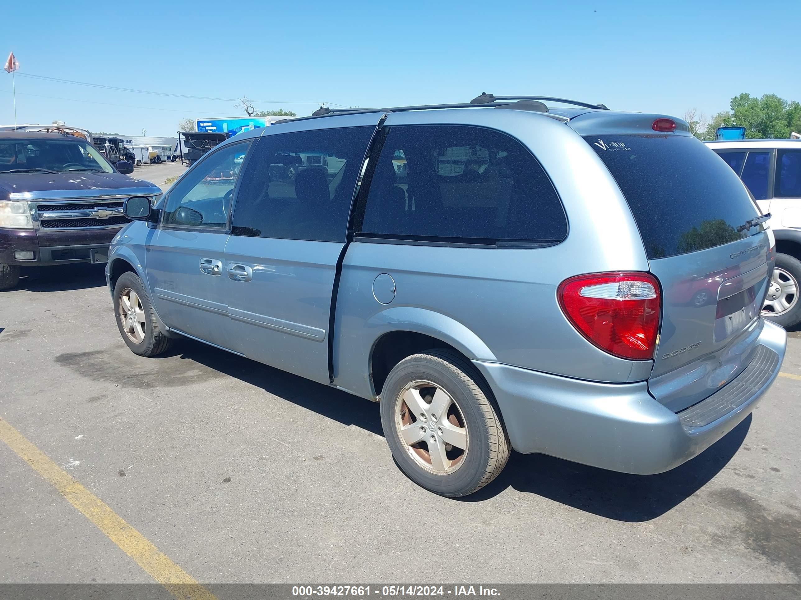 Photo 2 VIN: 2D4GP44L05R481535 - DODGE CARAVAN 