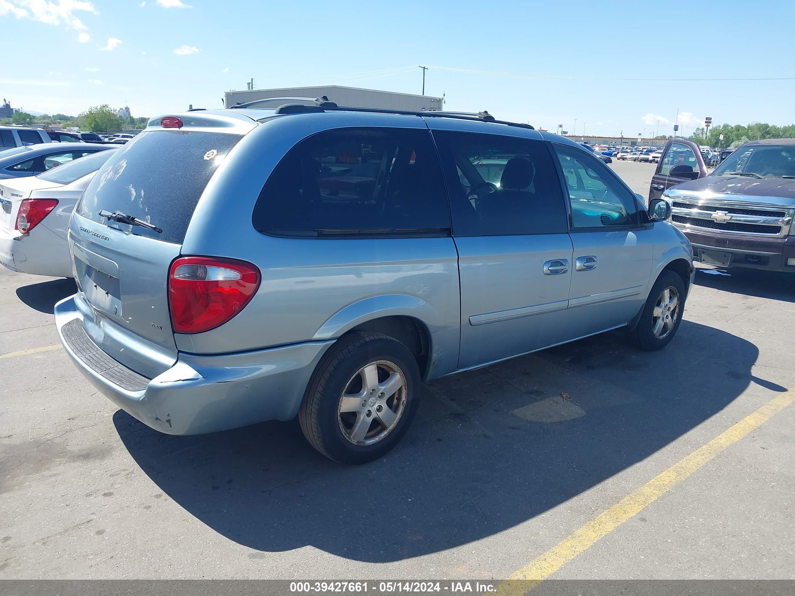 Photo 3 VIN: 2D4GP44L05R481535 - DODGE CARAVAN 