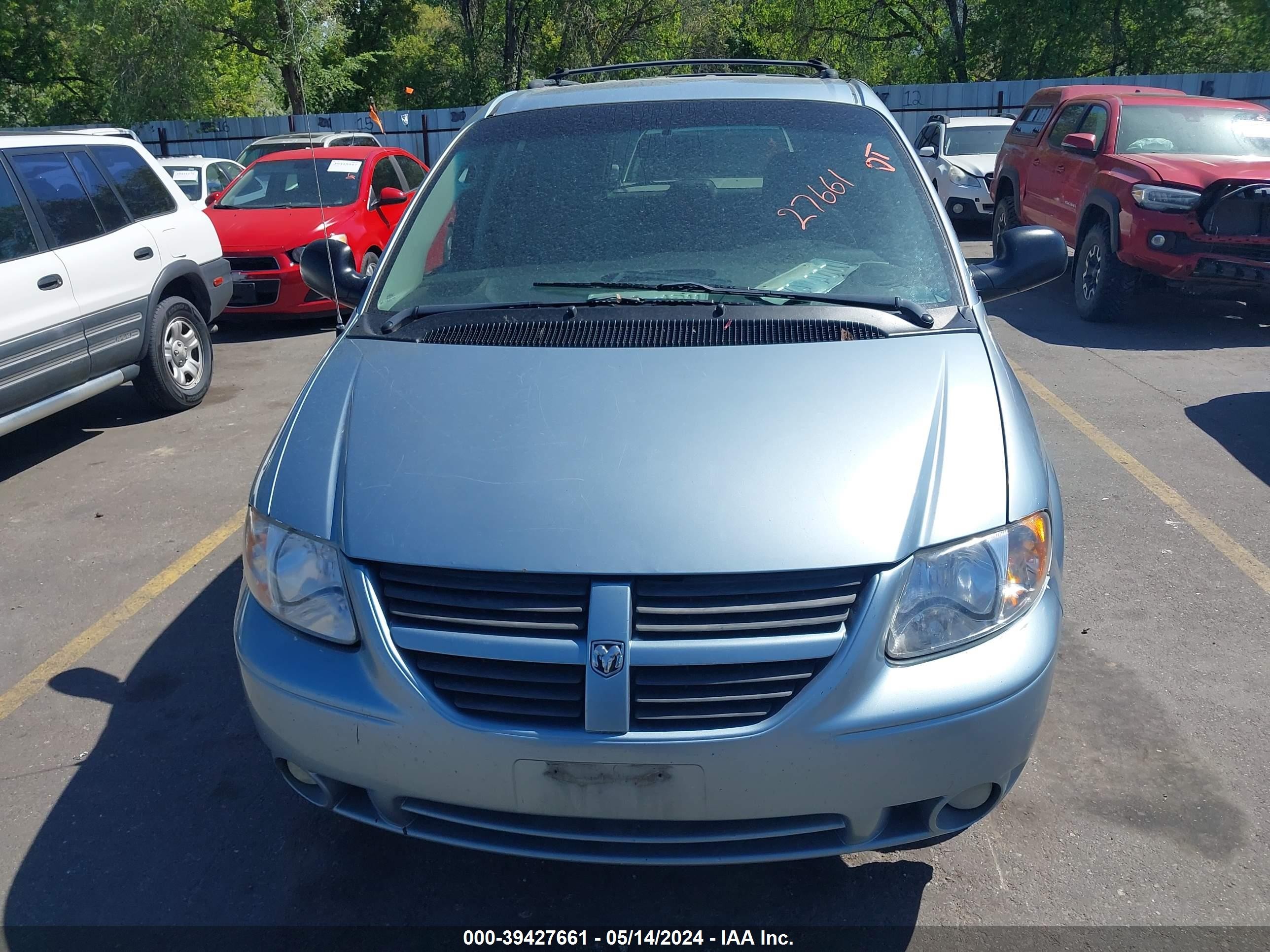 Photo 5 VIN: 2D4GP44L05R481535 - DODGE CARAVAN 