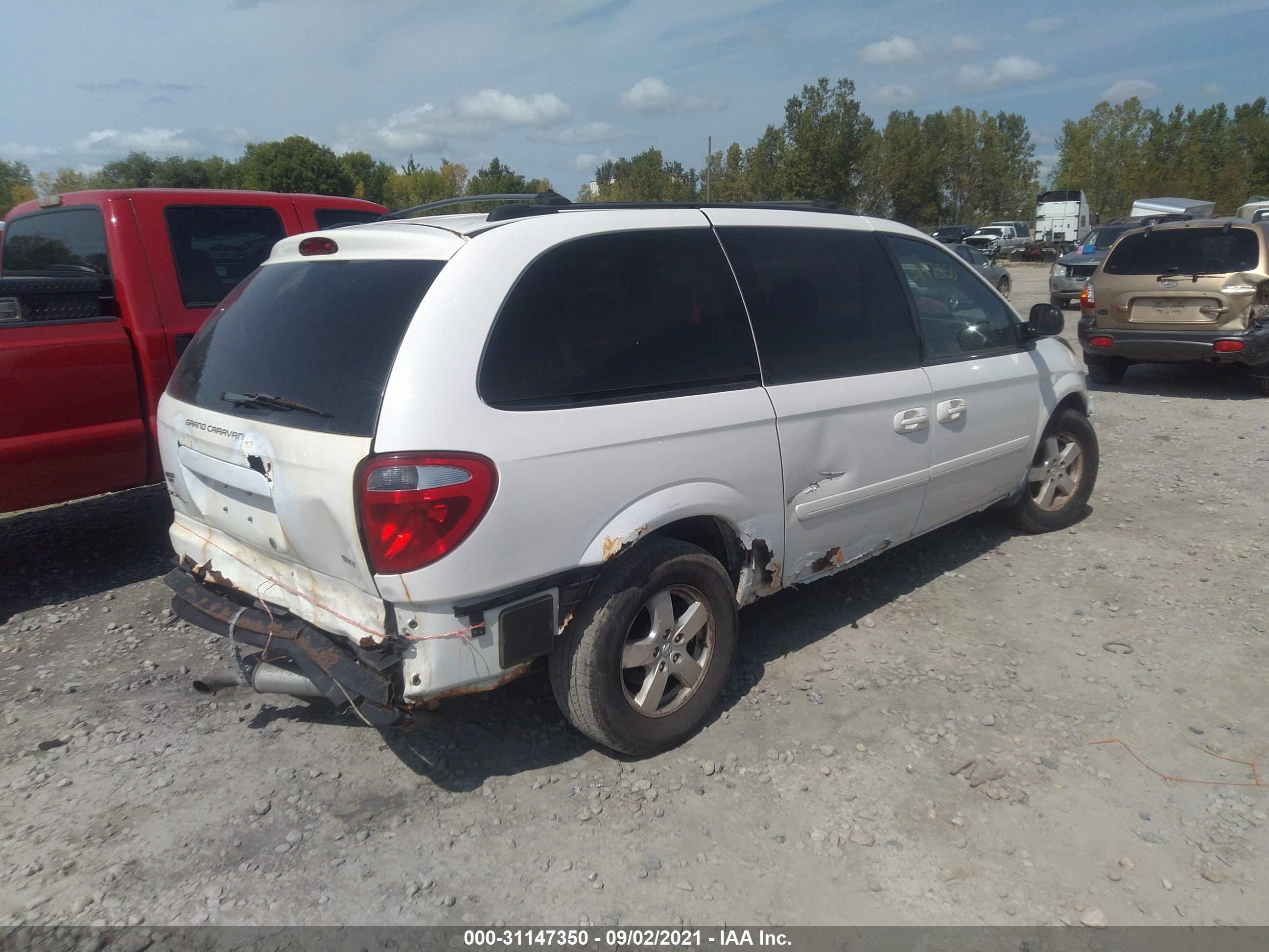 Photo 3 VIN: 2D4GP44L05R501296 - DODGE CARAVAN 