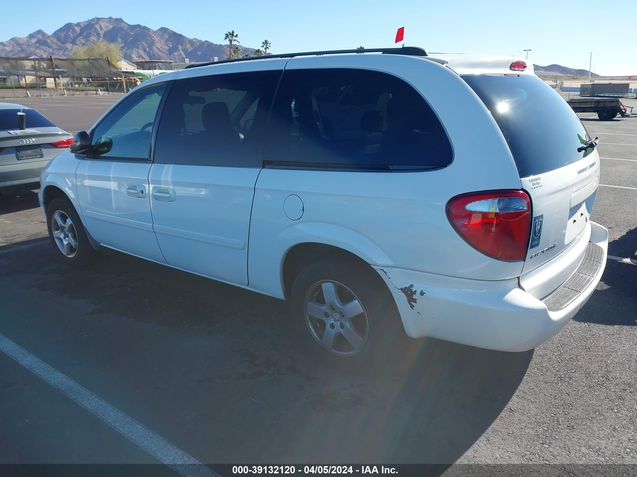 Photo 2 VIN: 2D4GP44L05R580890 - DODGE CARAVAN 