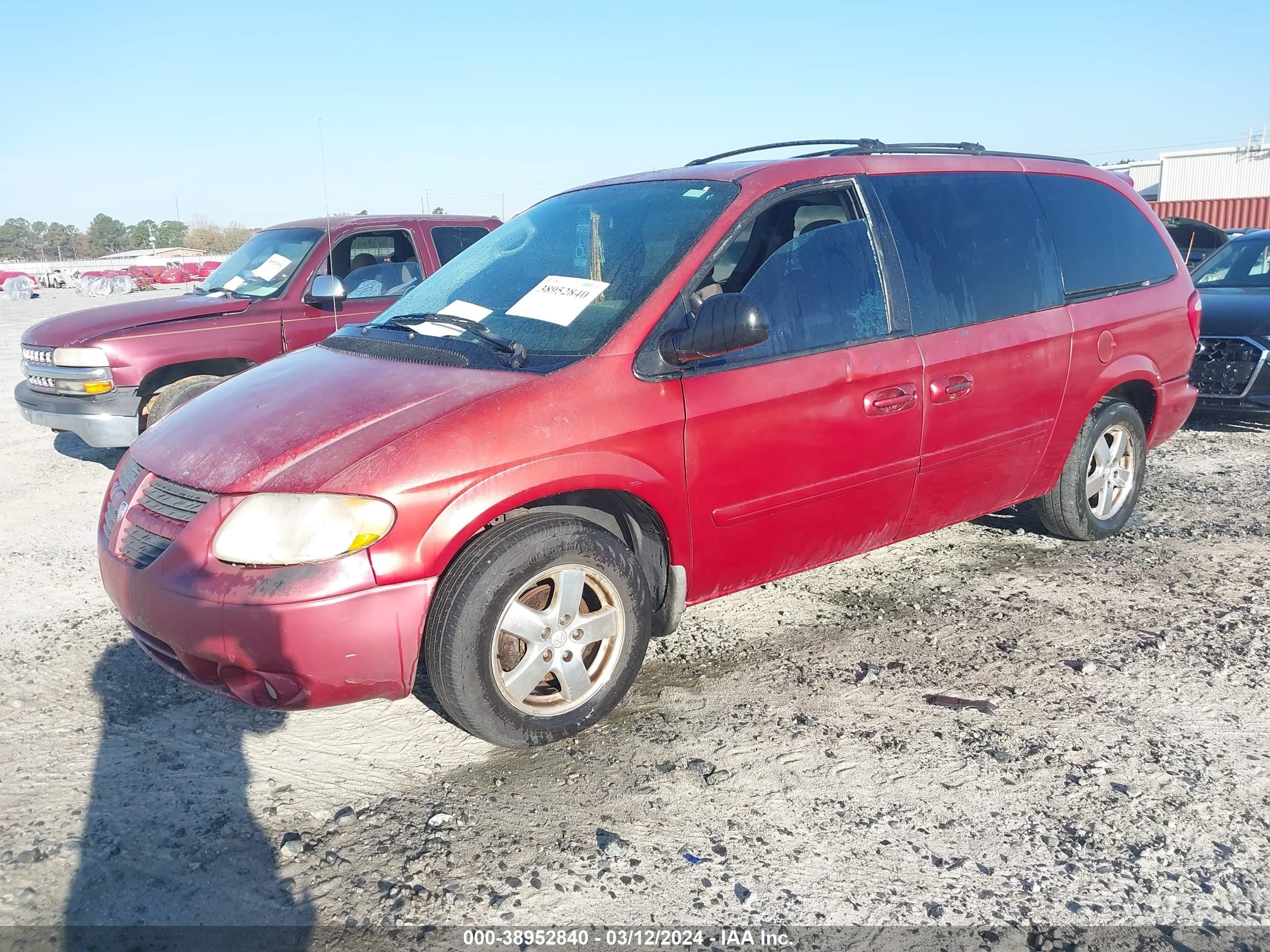 Photo 1 VIN: 2D4GP44L07R101998 - DODGE CARAVAN 