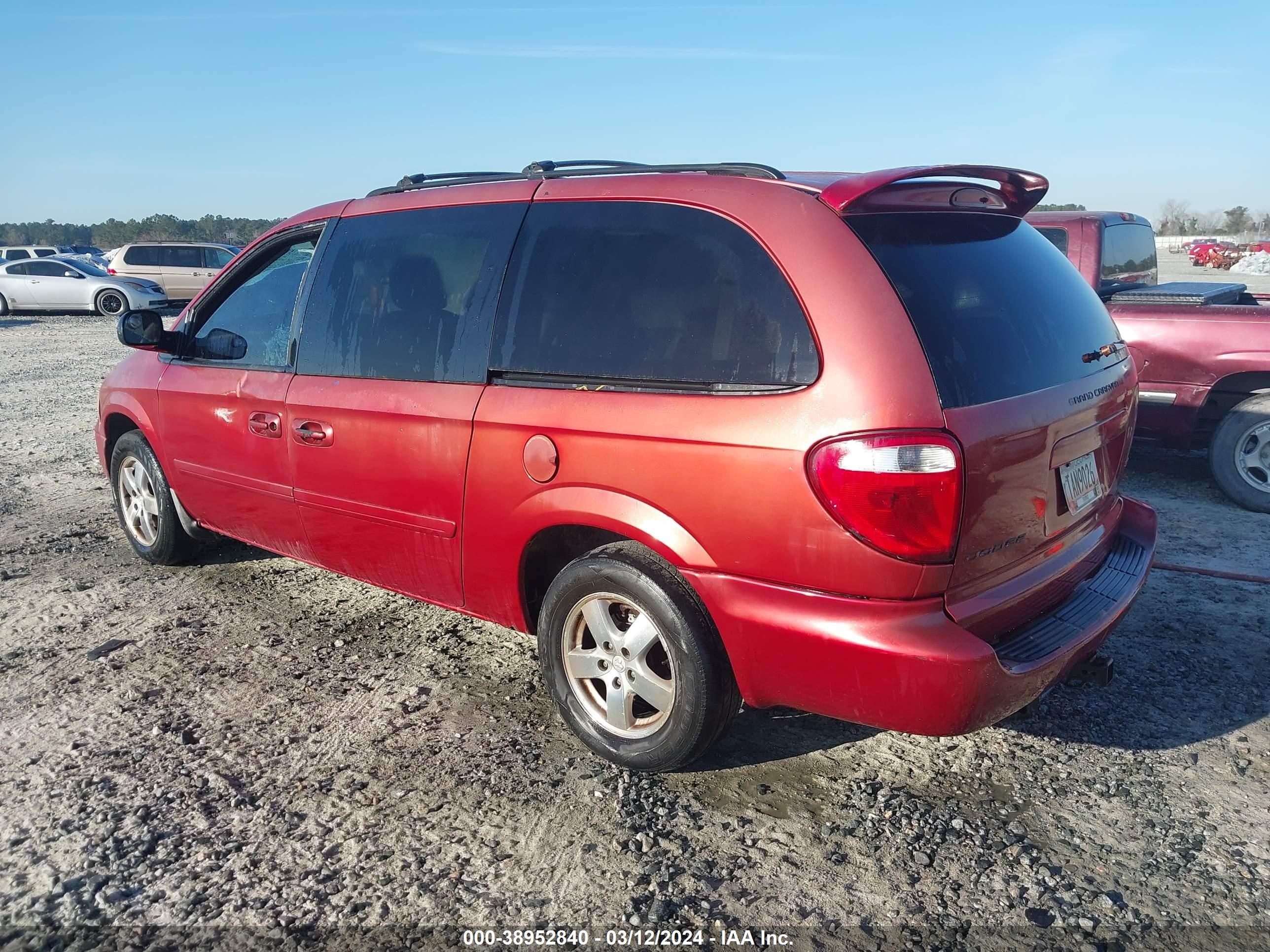 Photo 2 VIN: 2D4GP44L07R101998 - DODGE CARAVAN 