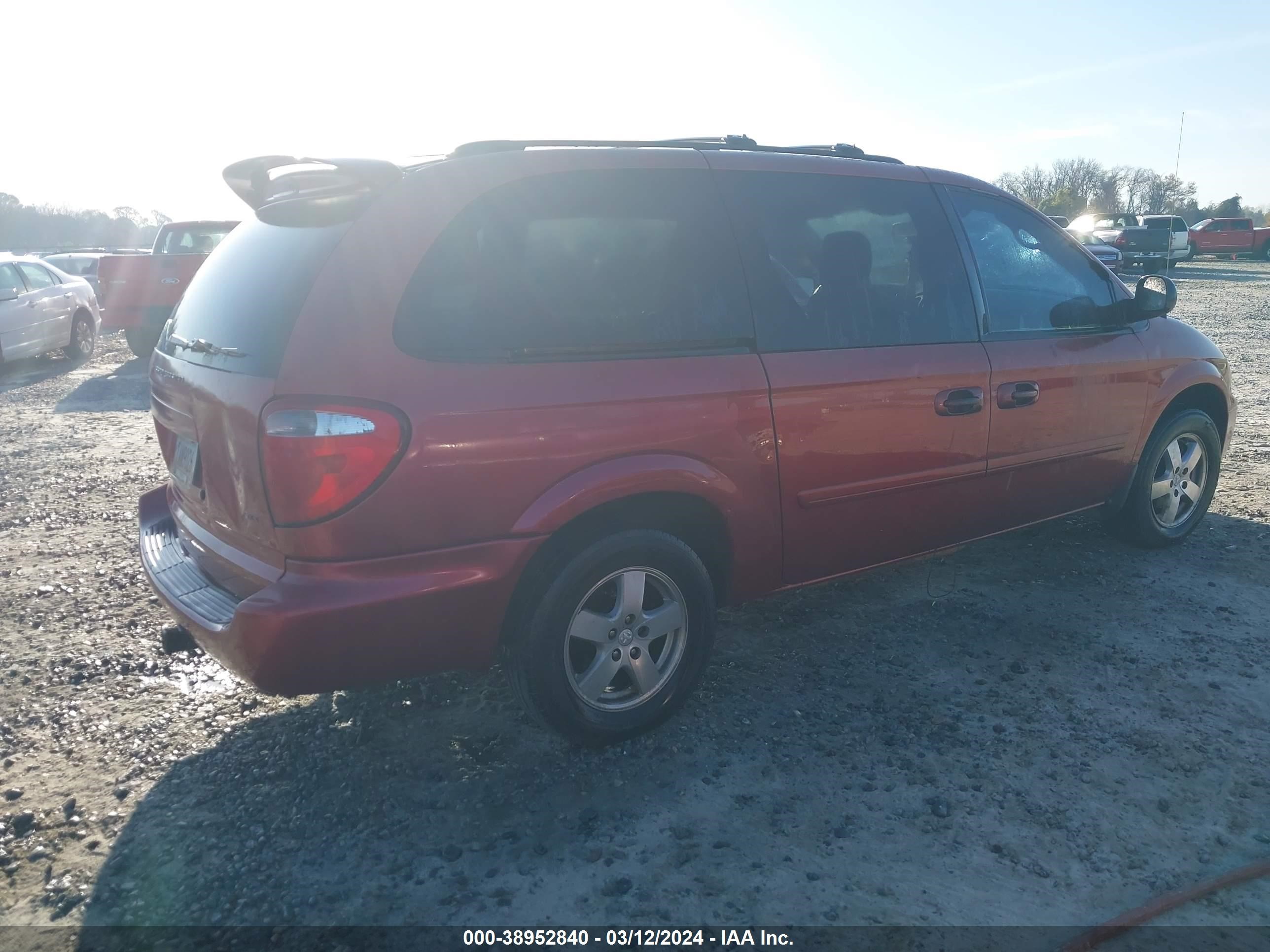 Photo 3 VIN: 2D4GP44L07R101998 - DODGE CARAVAN 