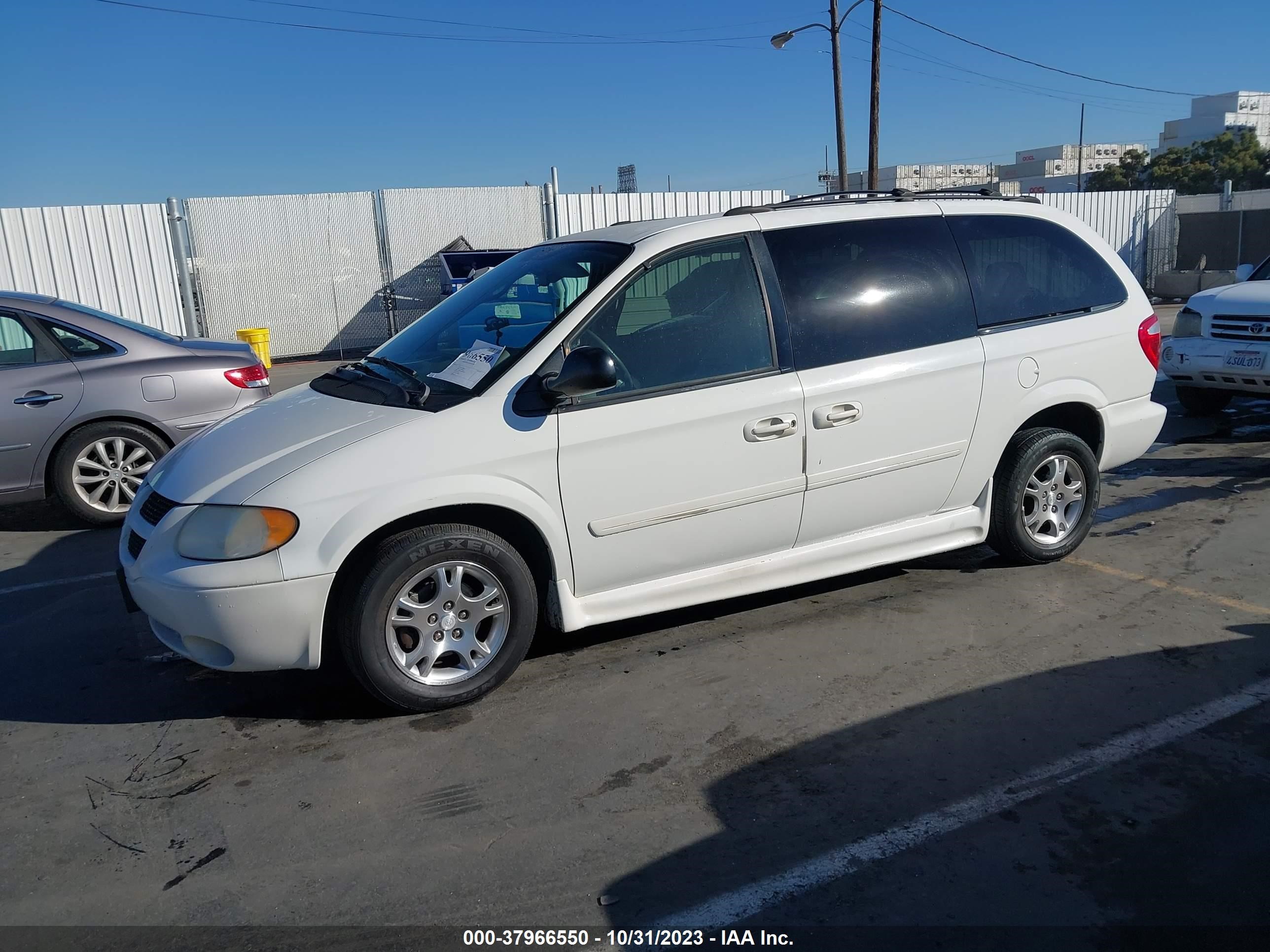 Photo 1 VIN: 2D4GP44L14R609621 - DODGE CARAVAN 