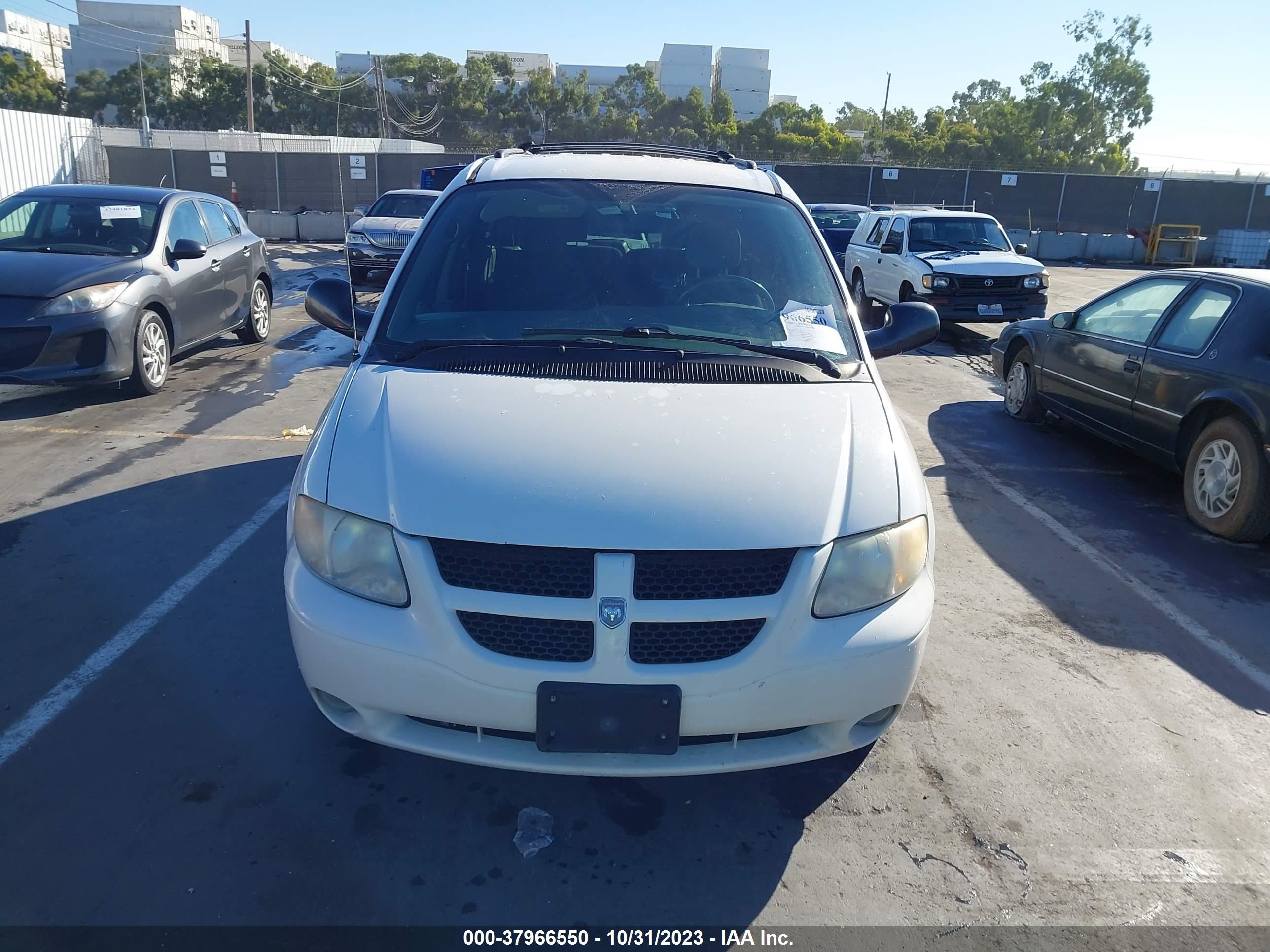 Photo 5 VIN: 2D4GP44L14R609621 - DODGE CARAVAN 