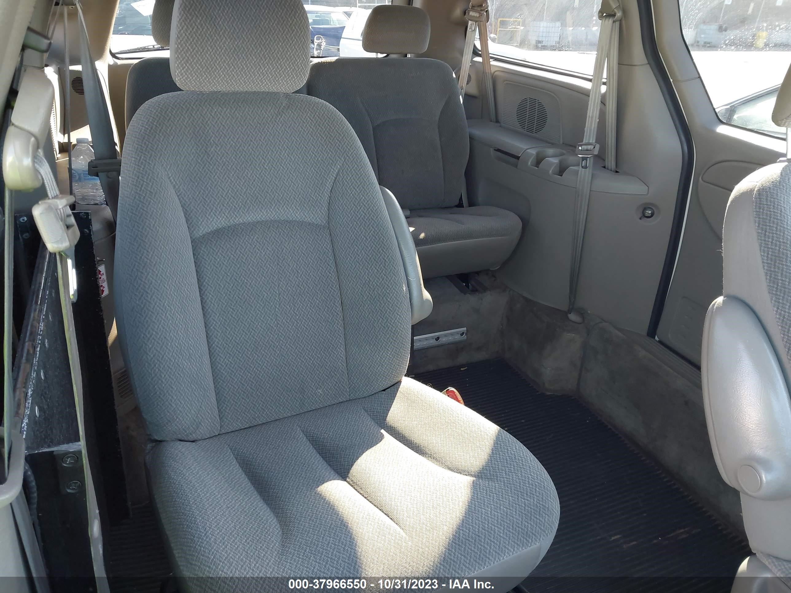 Photo 7 VIN: 2D4GP44L14R609621 - DODGE CARAVAN 