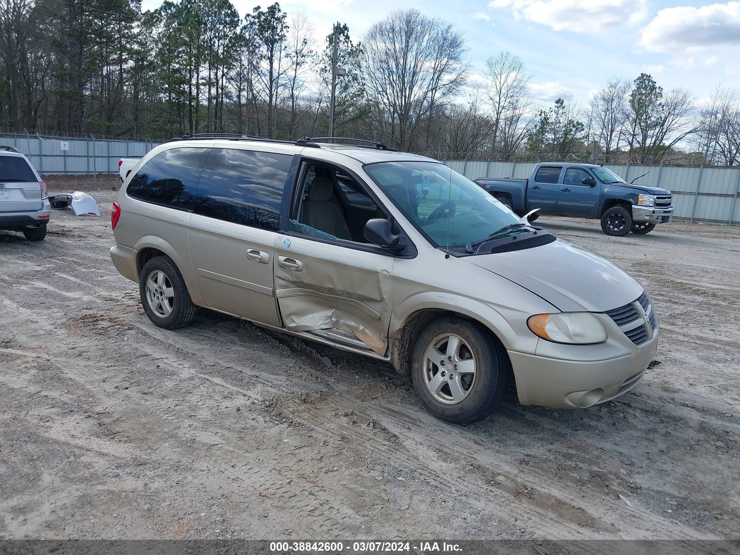 Photo 0 VIN: 2D4GP44L15R534534 - DODGE CARAVAN 