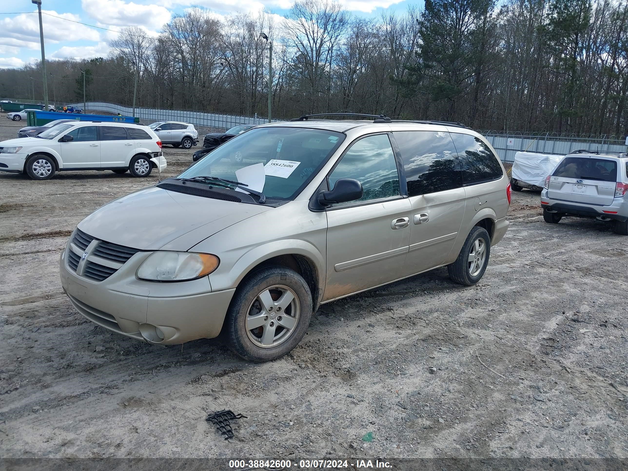 Photo 1 VIN: 2D4GP44L15R534534 - DODGE CARAVAN 