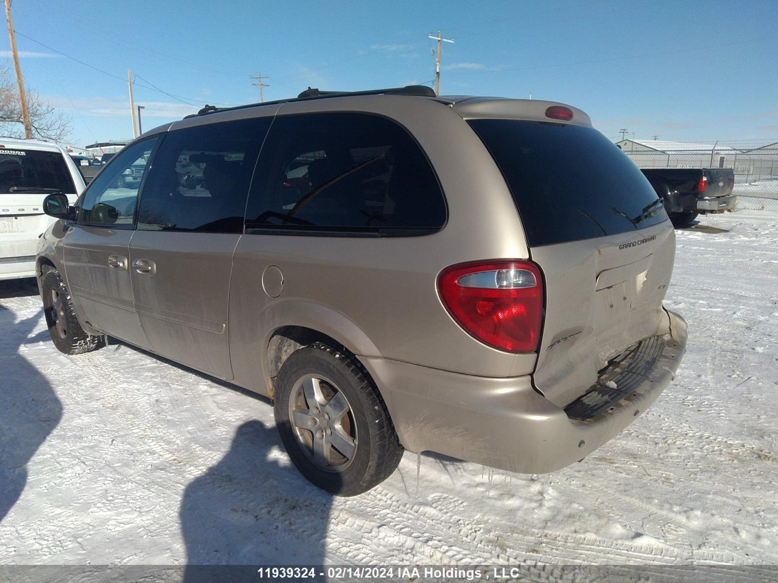 Photo 2 VIN: 2D4GP44L16R677906 - DODGE CARAVAN 