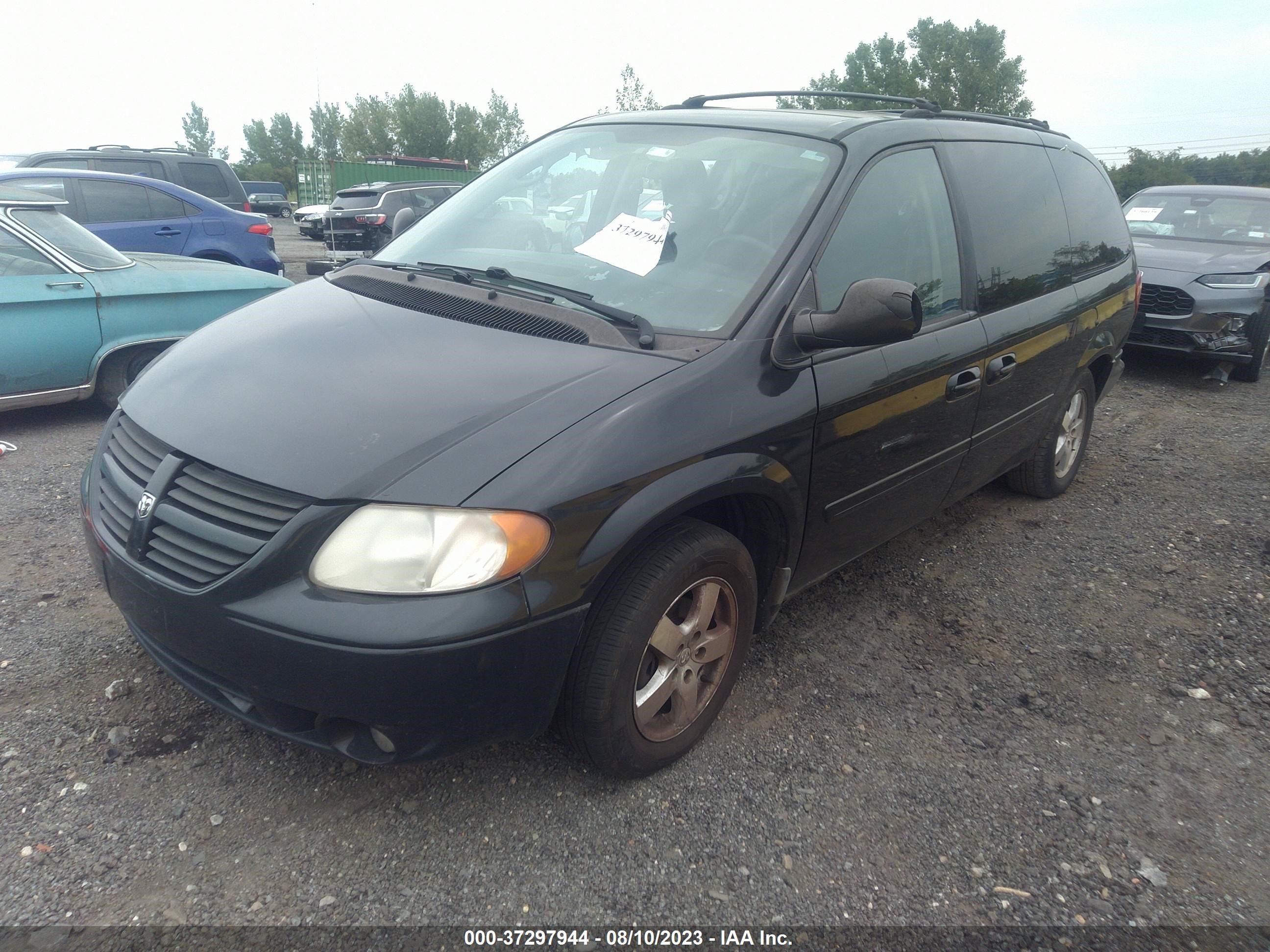 Photo 1 VIN: 2D4GP44L16R730197 - DODGE CARAVAN 