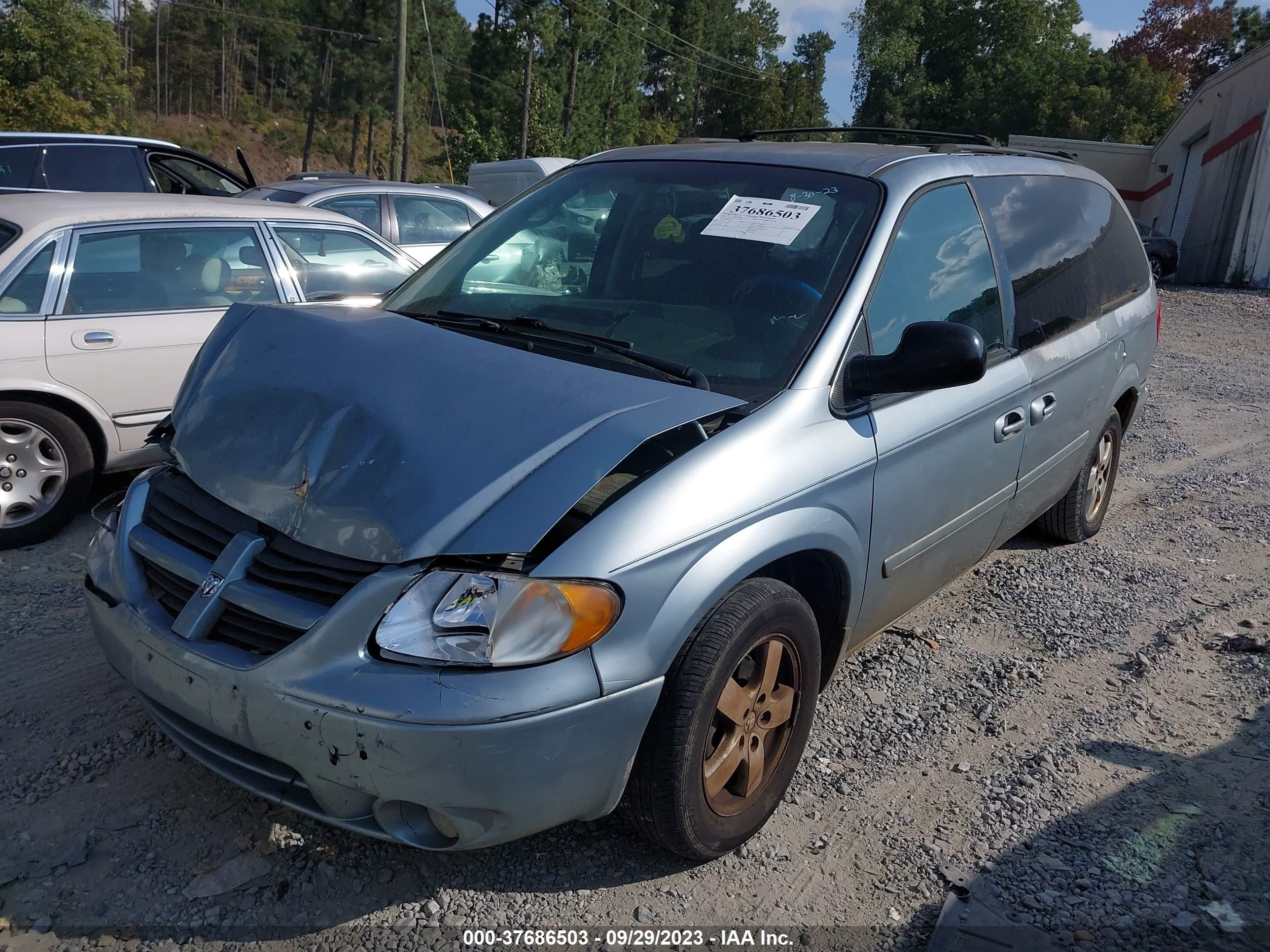 Photo 1 VIN: 2D4GP44L16R770702 - DODGE CARAVAN 