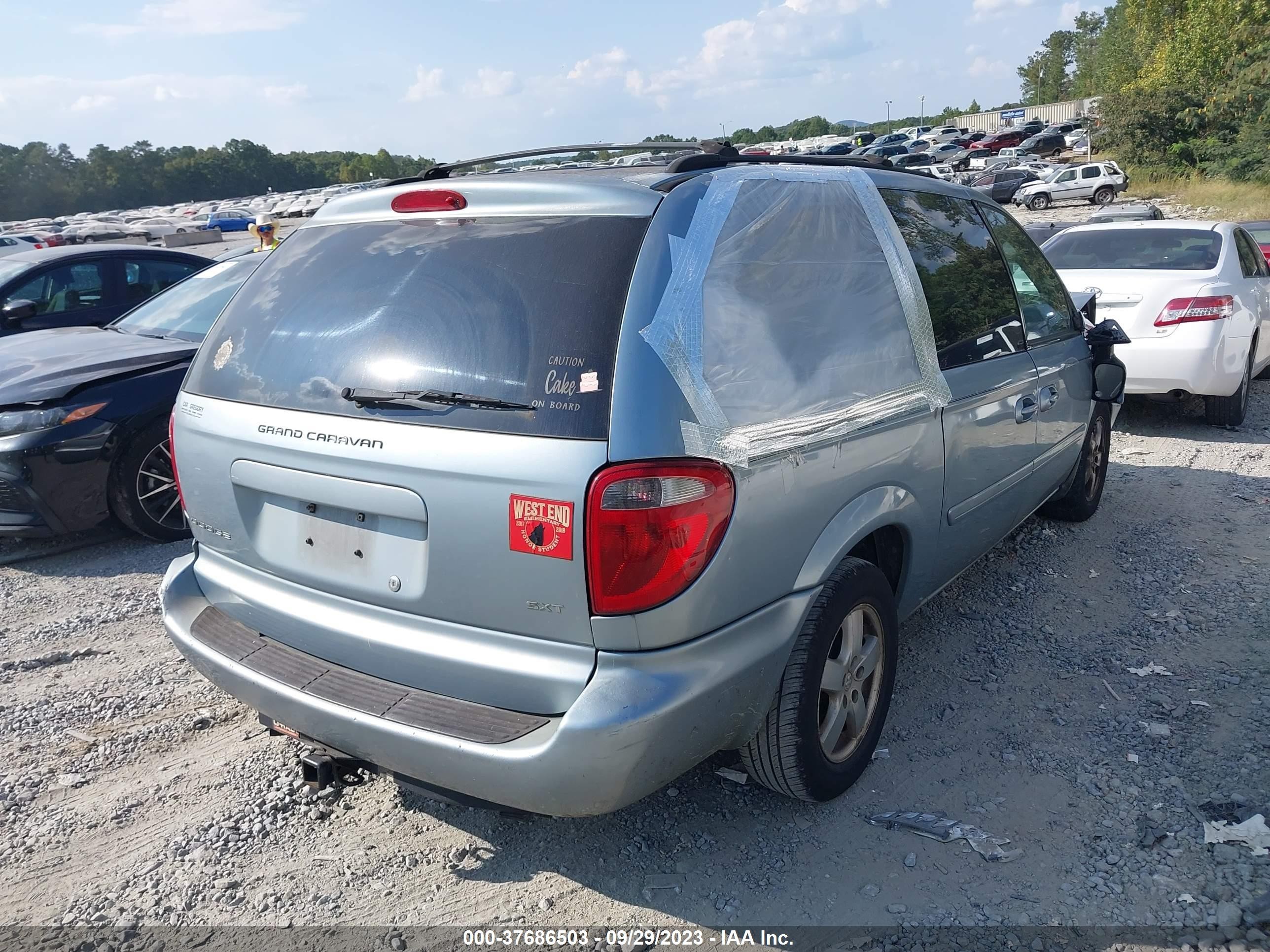 Photo 3 VIN: 2D4GP44L16R770702 - DODGE CARAVAN 