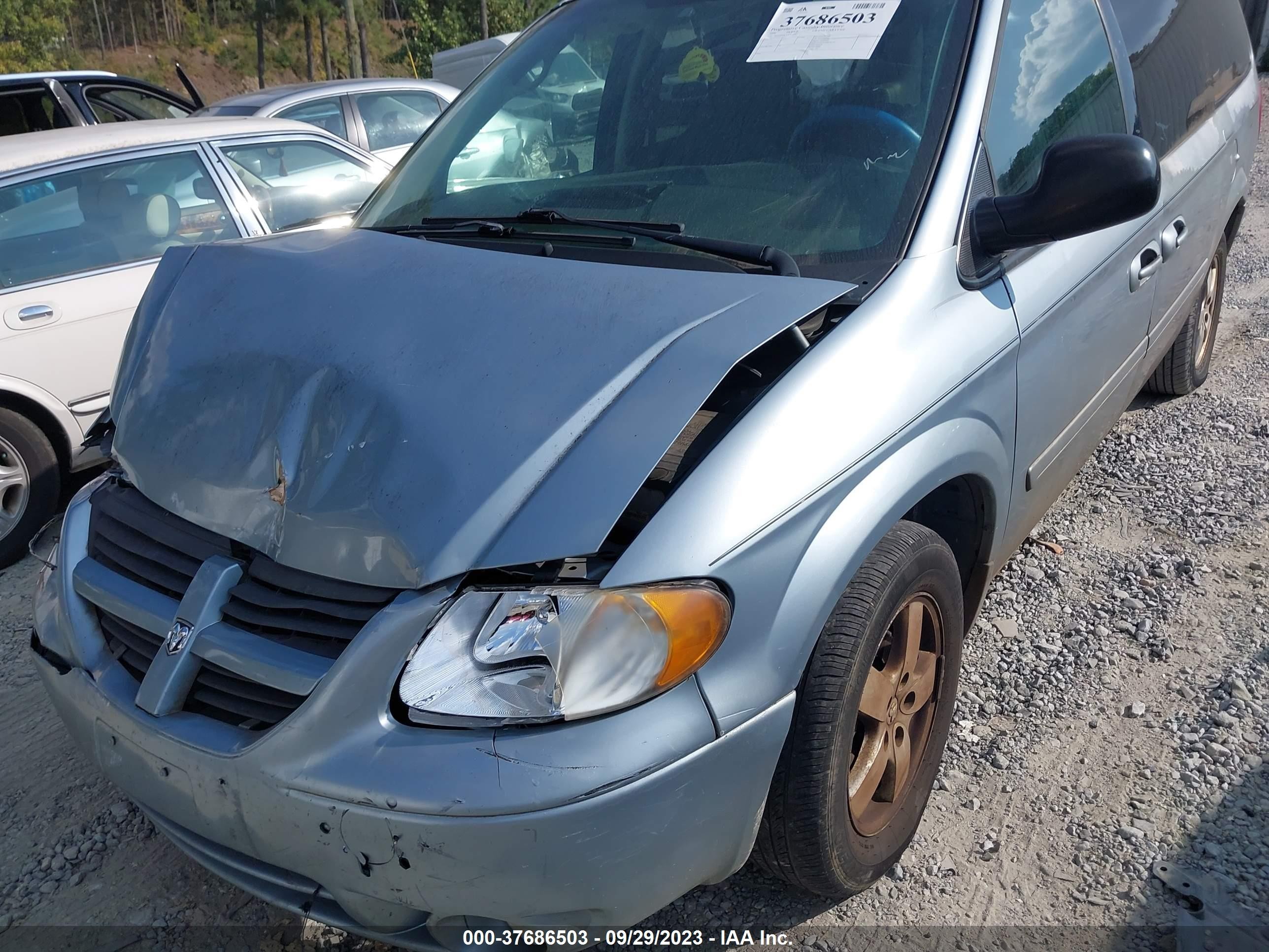 Photo 5 VIN: 2D4GP44L16R770702 - DODGE CARAVAN 