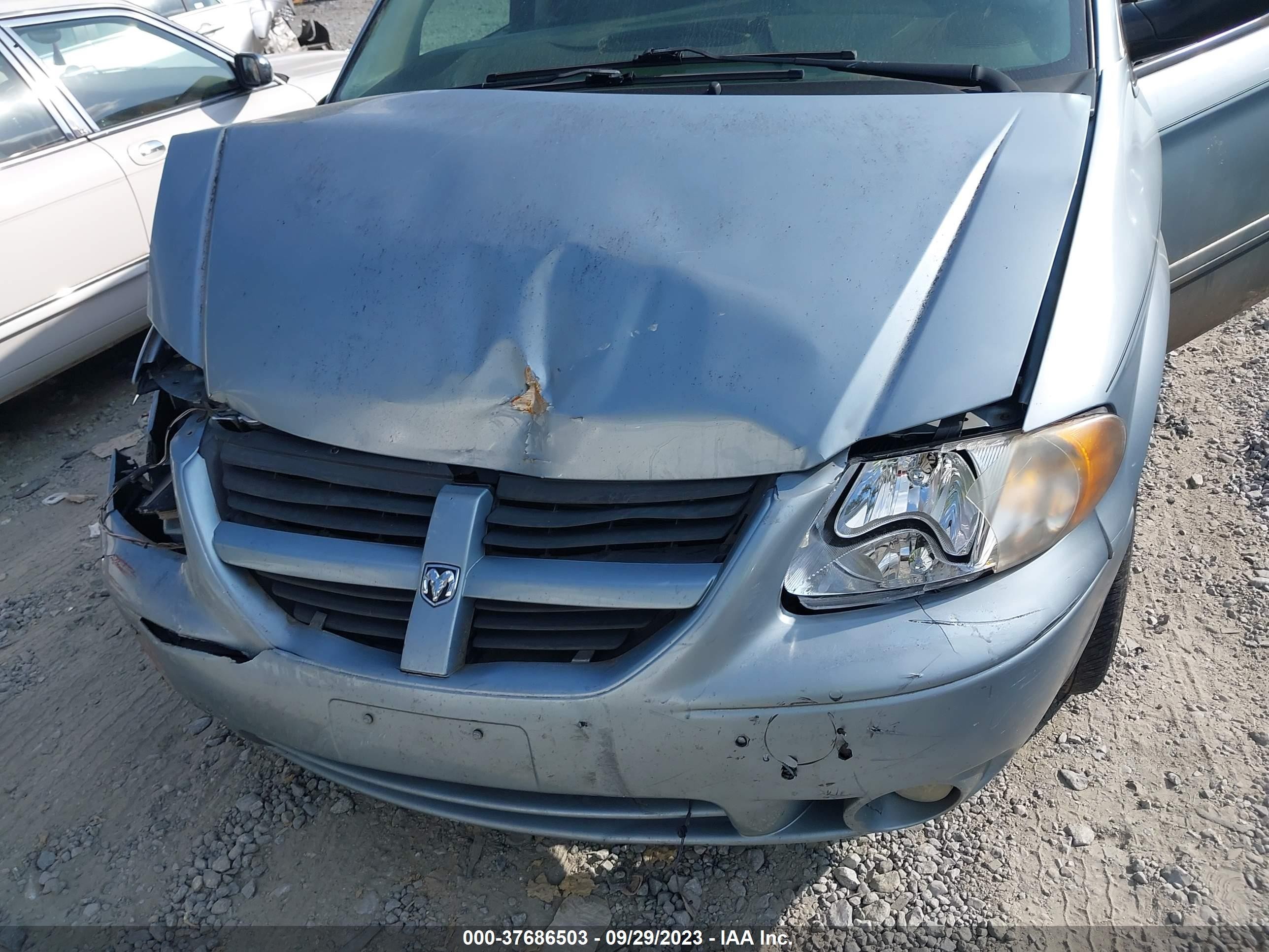 Photo 9 VIN: 2D4GP44L16R770702 - DODGE CARAVAN 