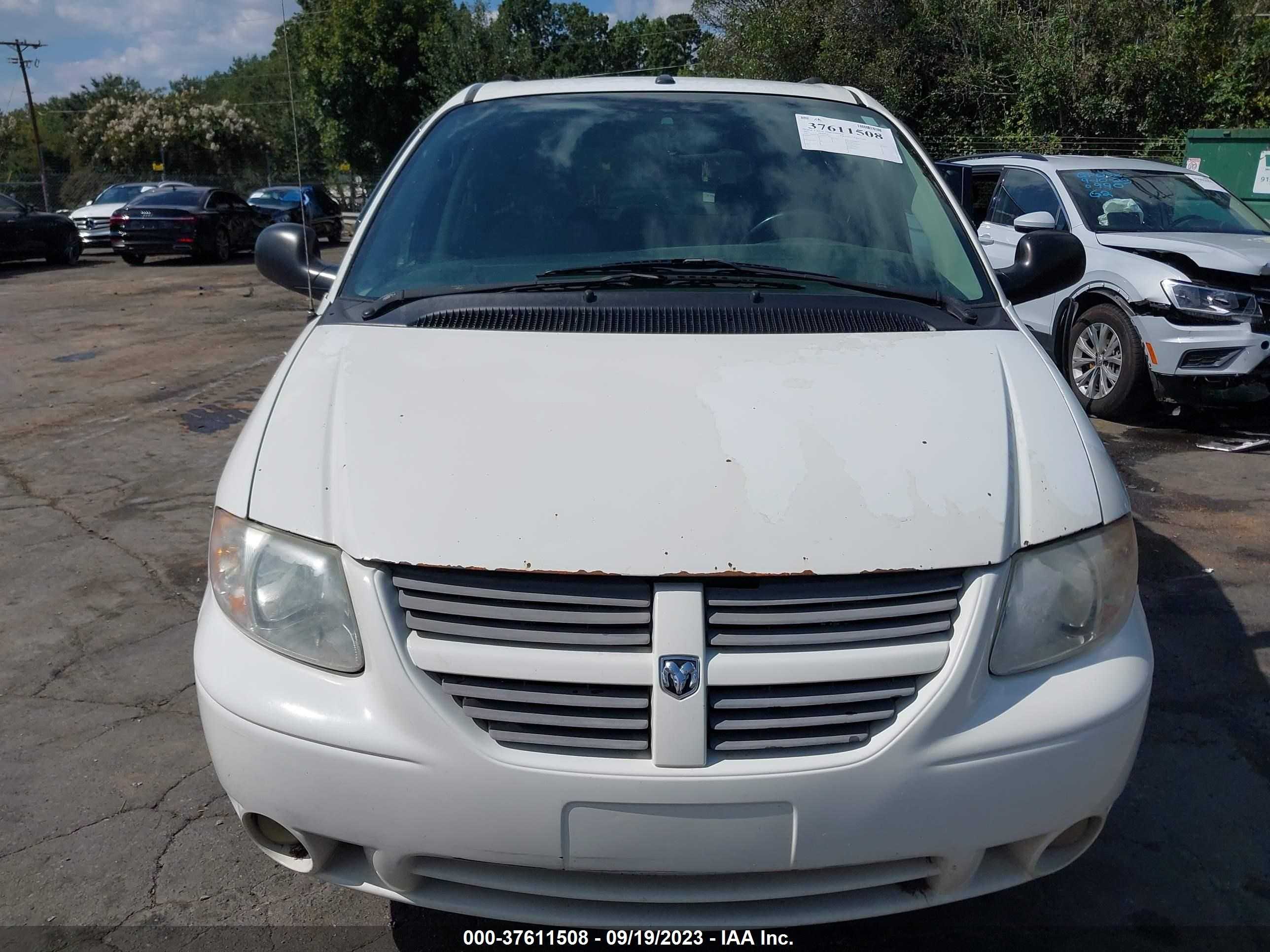 Photo 5 VIN: 2D4GP44L17R242448 - DODGE CARAVAN 