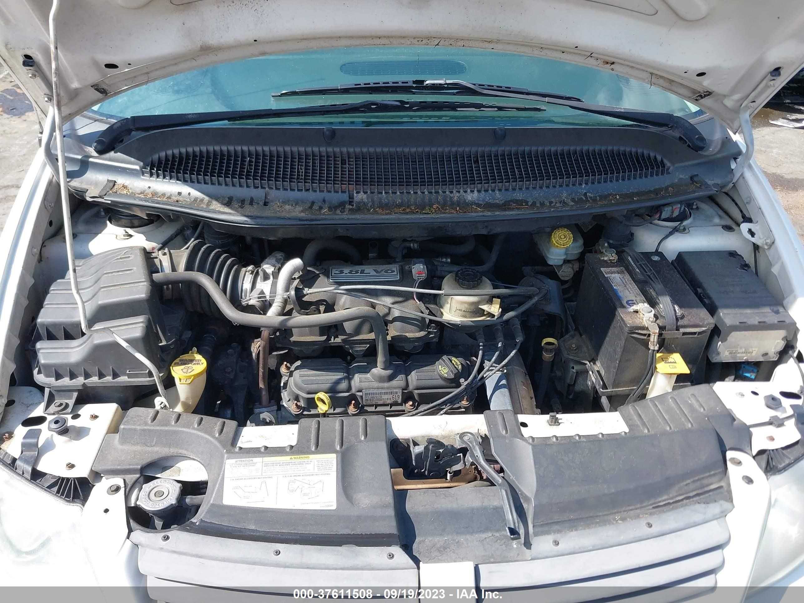 Photo 9 VIN: 2D4GP44L17R242448 - DODGE CARAVAN 