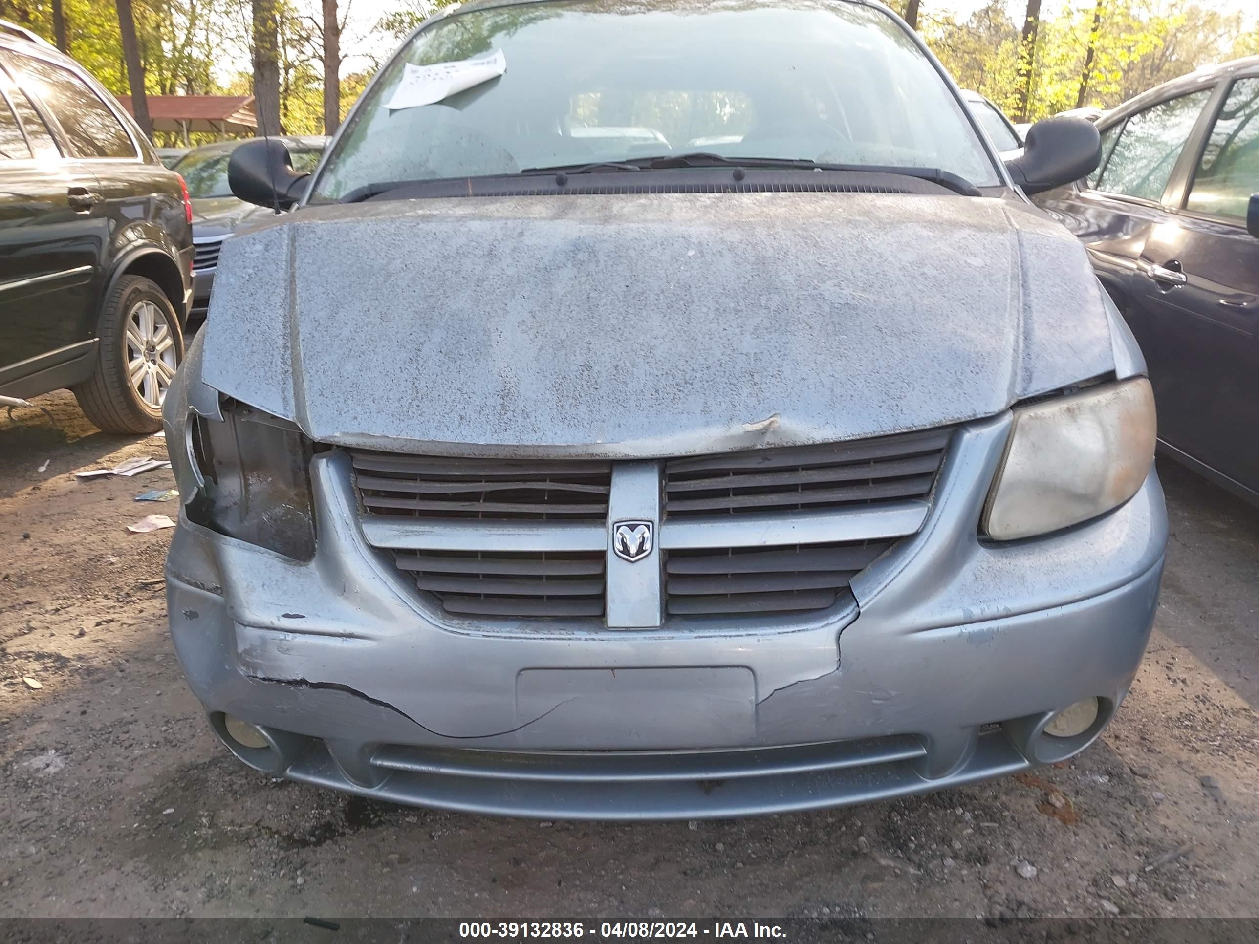 Photo 11 VIN: 2D4GP44L25R235375 - DODGE CARAVAN 