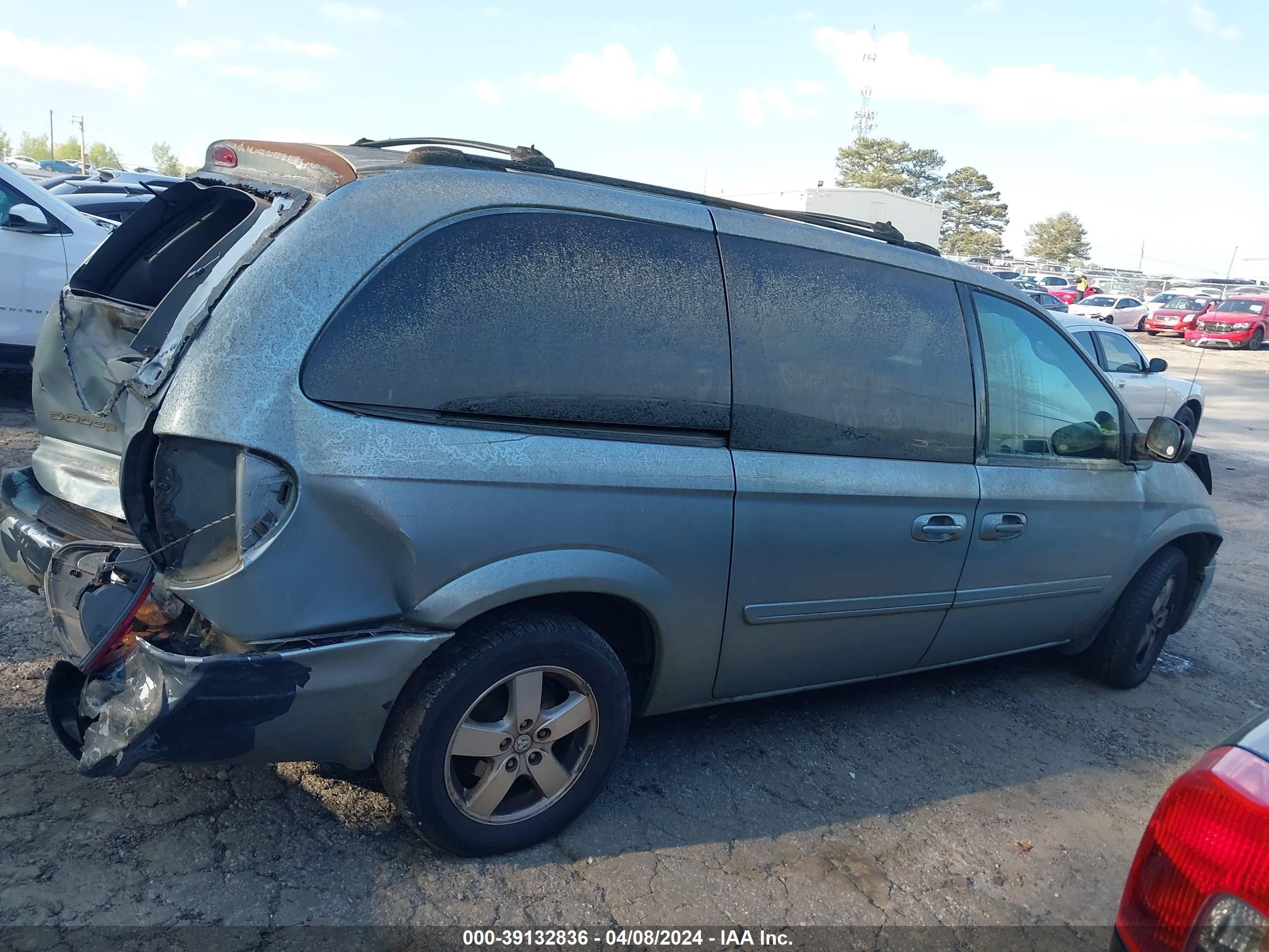 Photo 12 VIN: 2D4GP44L25R235375 - DODGE CARAVAN 