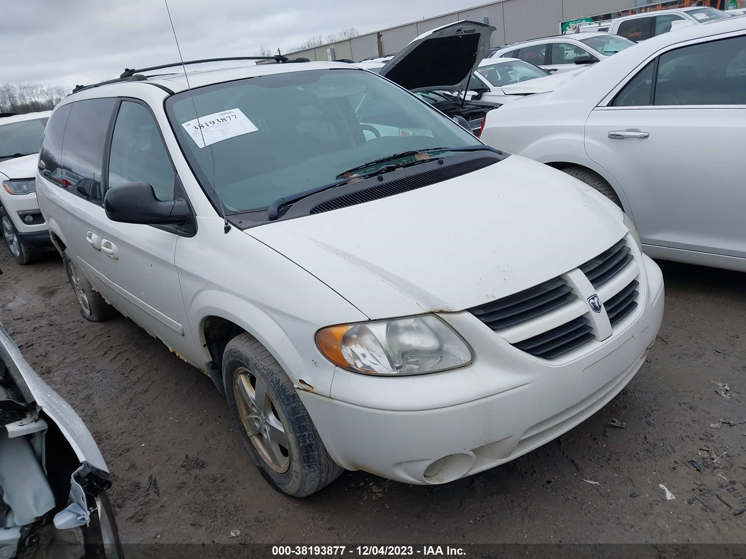 Photo 0 VIN: 2D4GP44L25R580101 - DODGE CARAVAN 