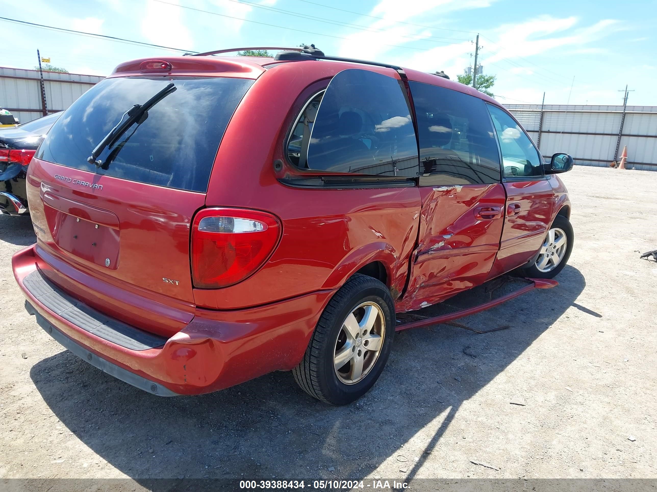 Photo 3 VIN: 2D4GP44L25R585251 - DODGE CARAVAN 