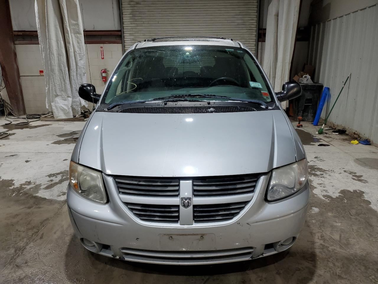 Photo 4 VIN: 2D4GP44L27R313804 - DODGE CARAVAN 