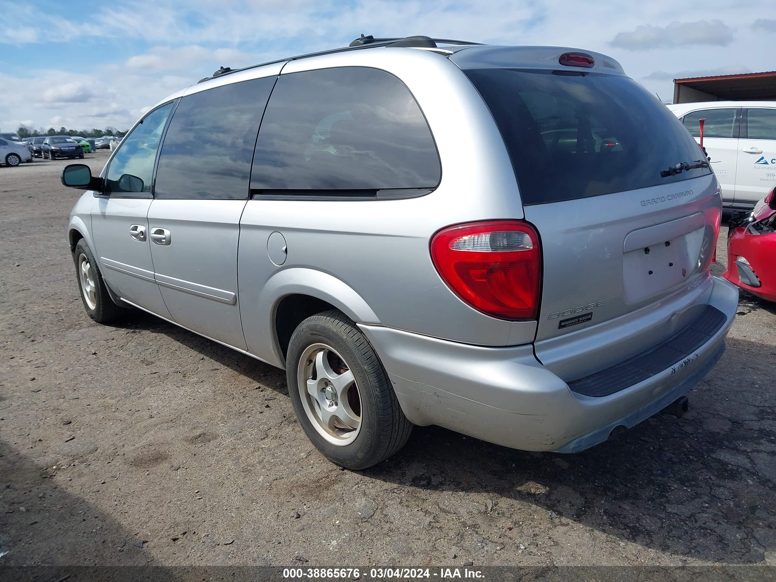 Photo 2 VIN: 2D4GP44L35R103855 - DODGE CARAVAN 