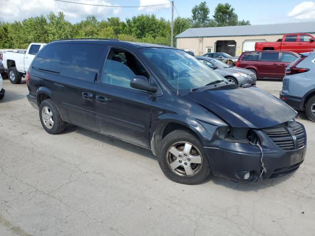 Photo 3 VIN: 2D4GP44L35R143711 - DODGE CARAVAN 