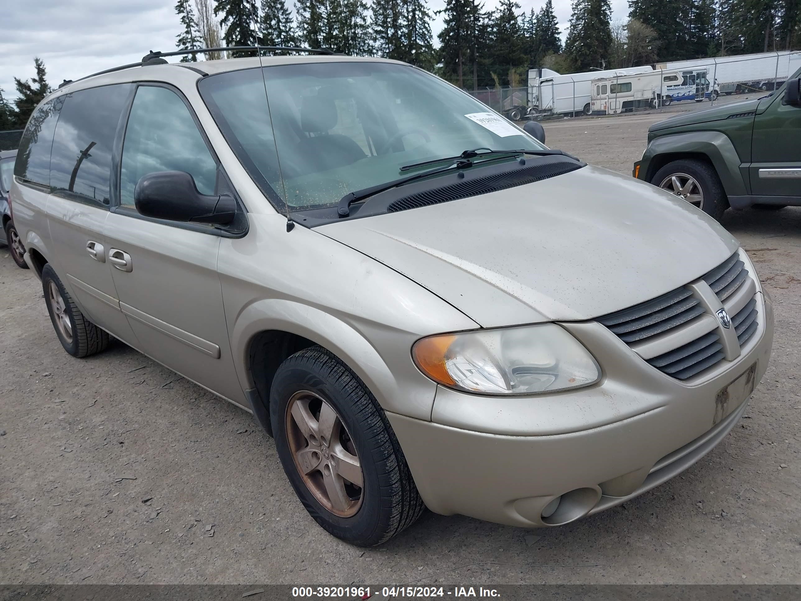 Photo 0 VIN: 2D4GP44L35R218780 - DODGE CARAVAN 