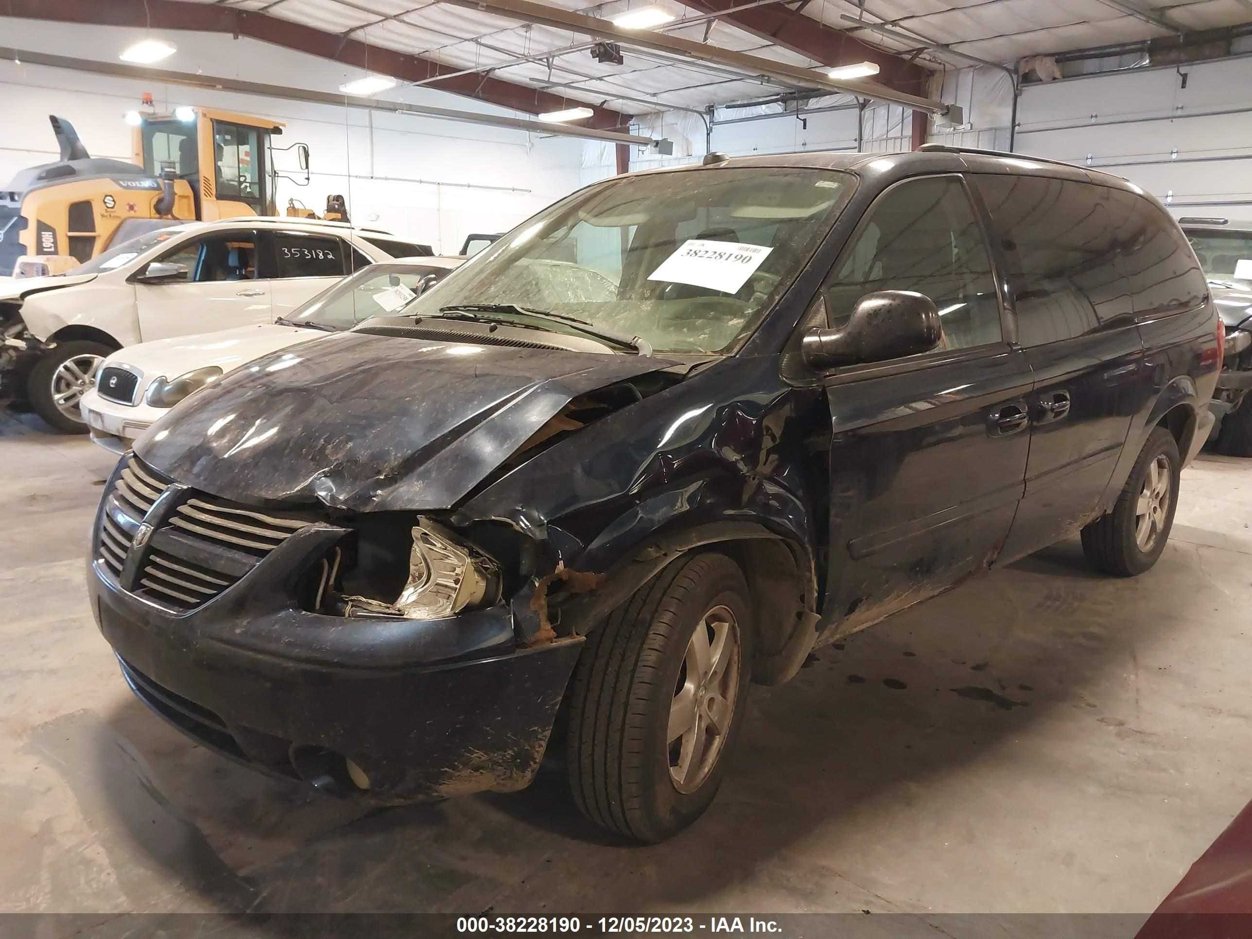 Photo 1 VIN: 2D4GP44L35R414976 - DODGE CARAVAN 