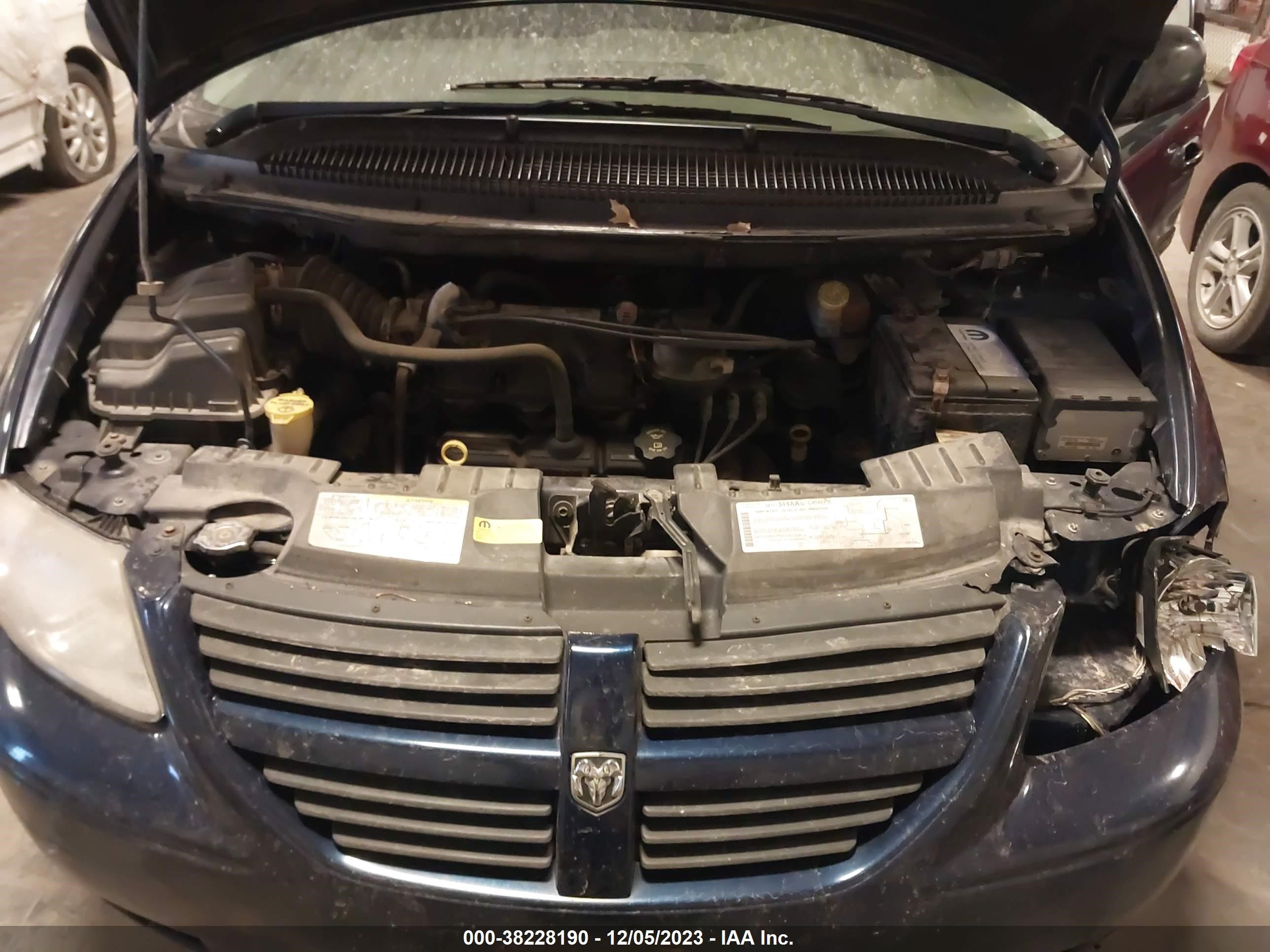 Photo 9 VIN: 2D4GP44L35R414976 - DODGE CARAVAN 