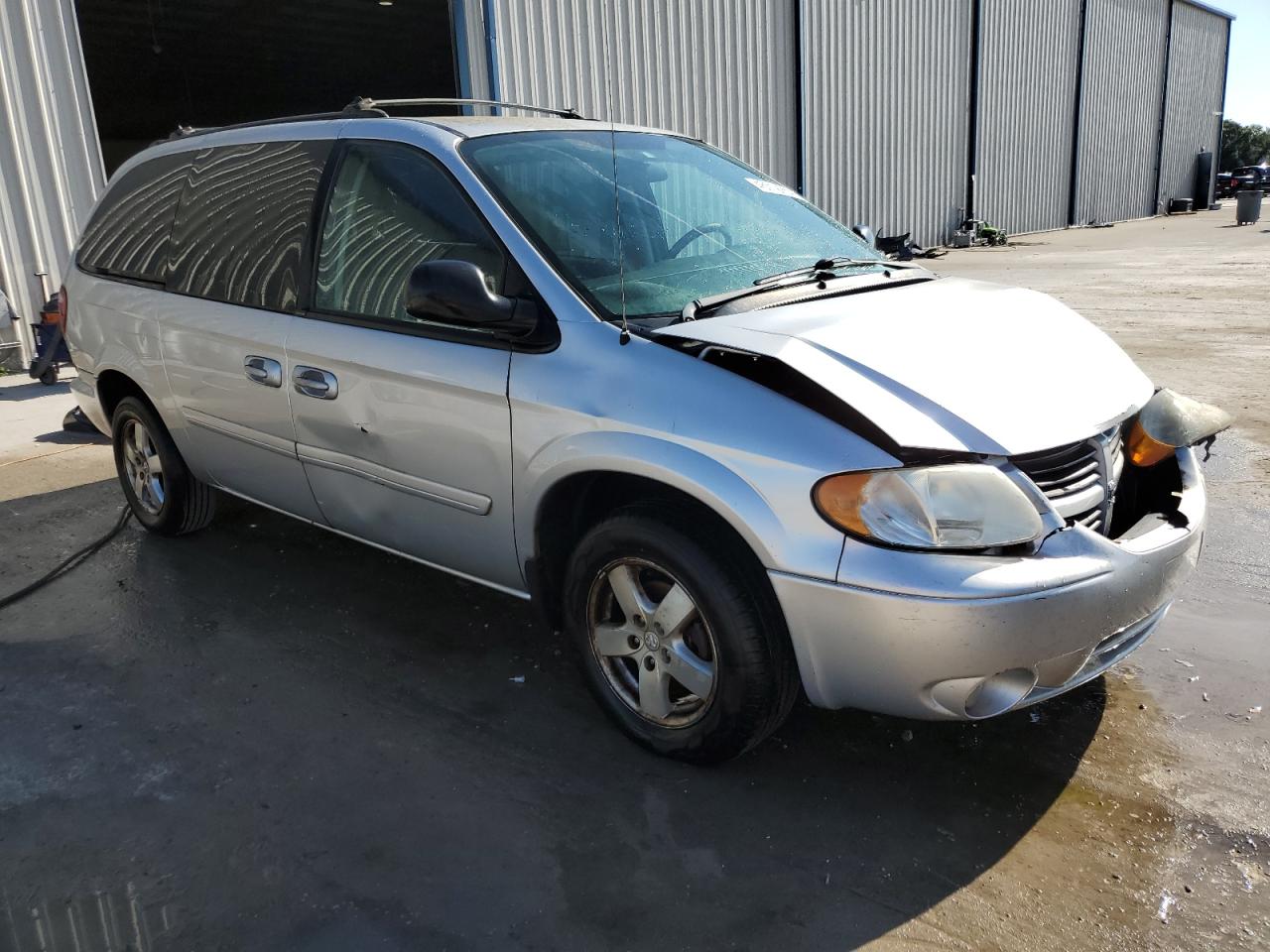 Photo 3 VIN: 2D4GP44L35R537550 - DODGE CARAVAN 