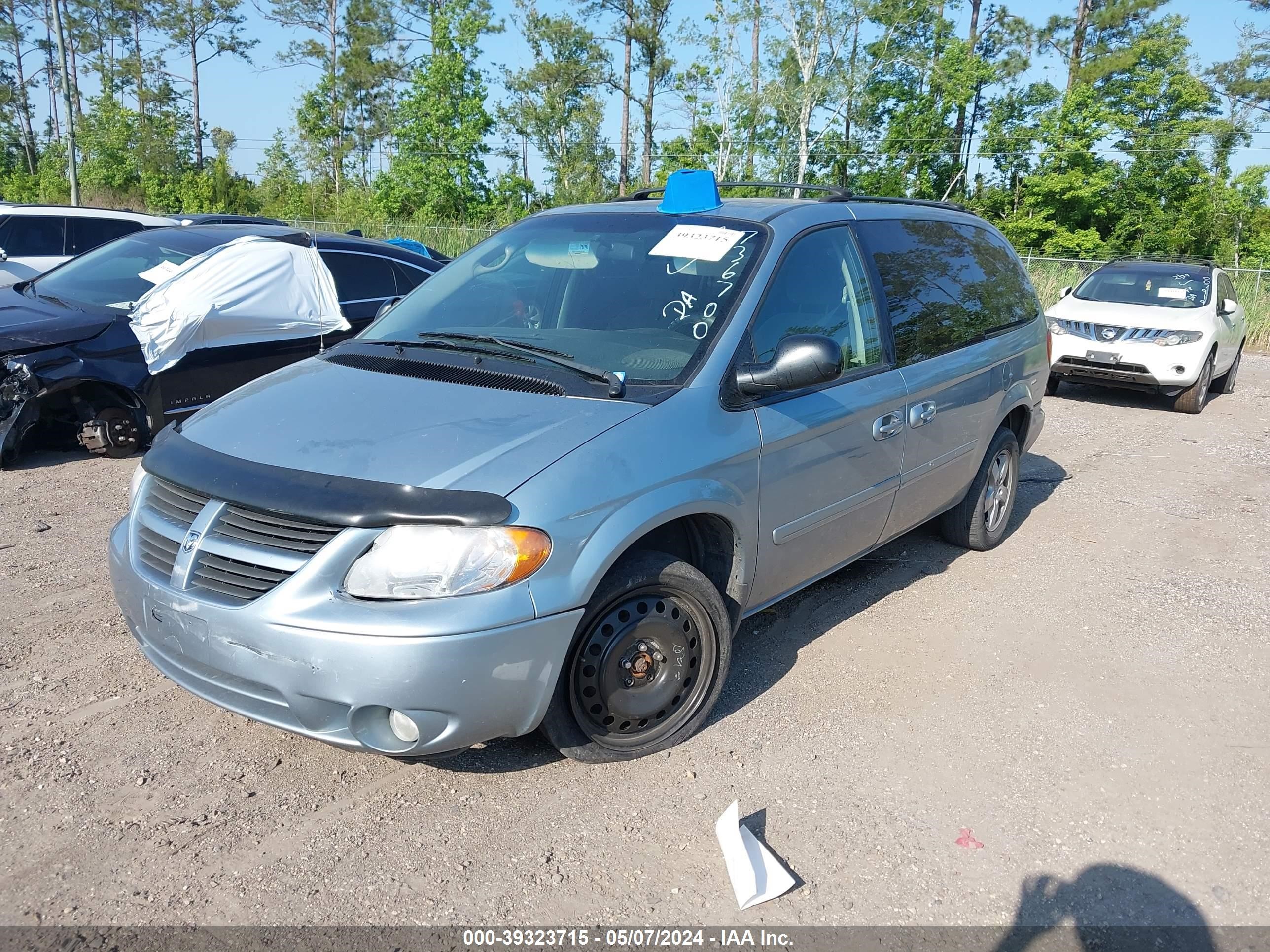 Photo 1 VIN: 2D4GP44L36R736700 - DODGE CARAVAN 